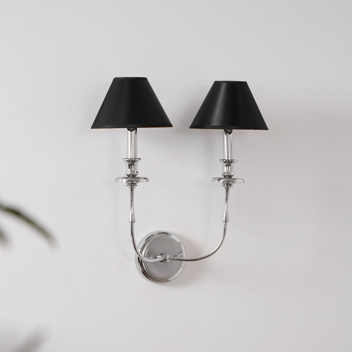 Viraarine Wall Lamp