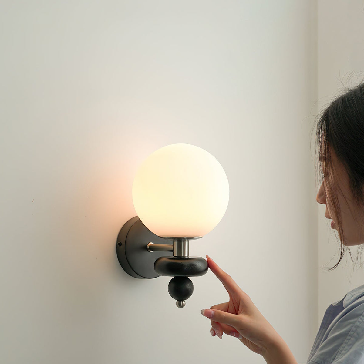 Lumueria Modern Globe Wall Lamp