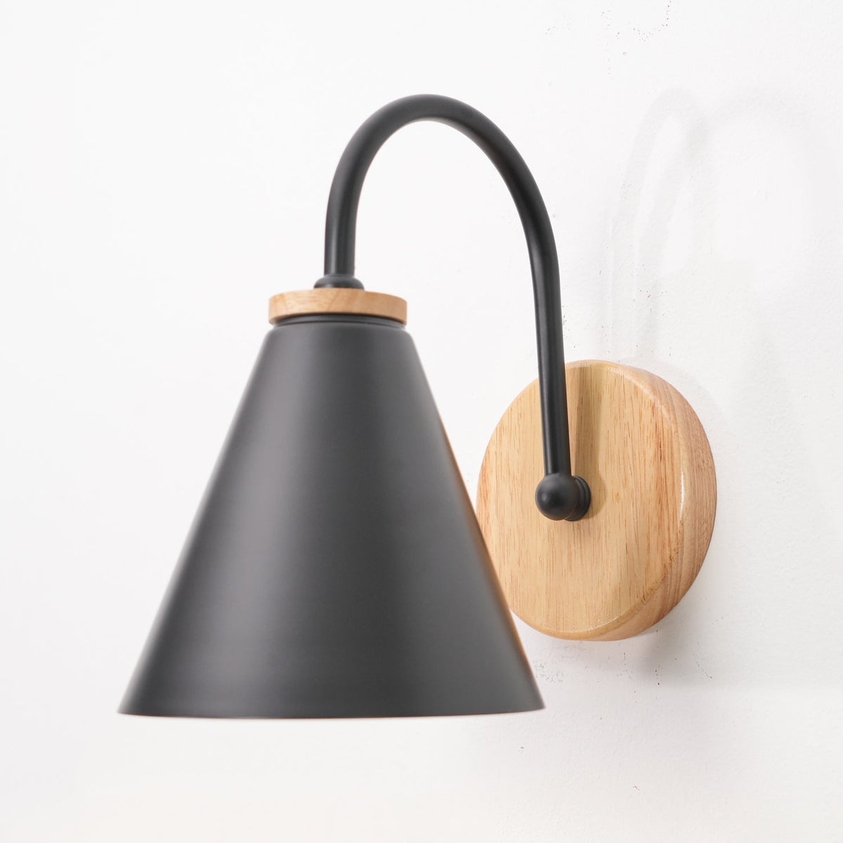 Ravegor Nordic Wood Wall Lamp