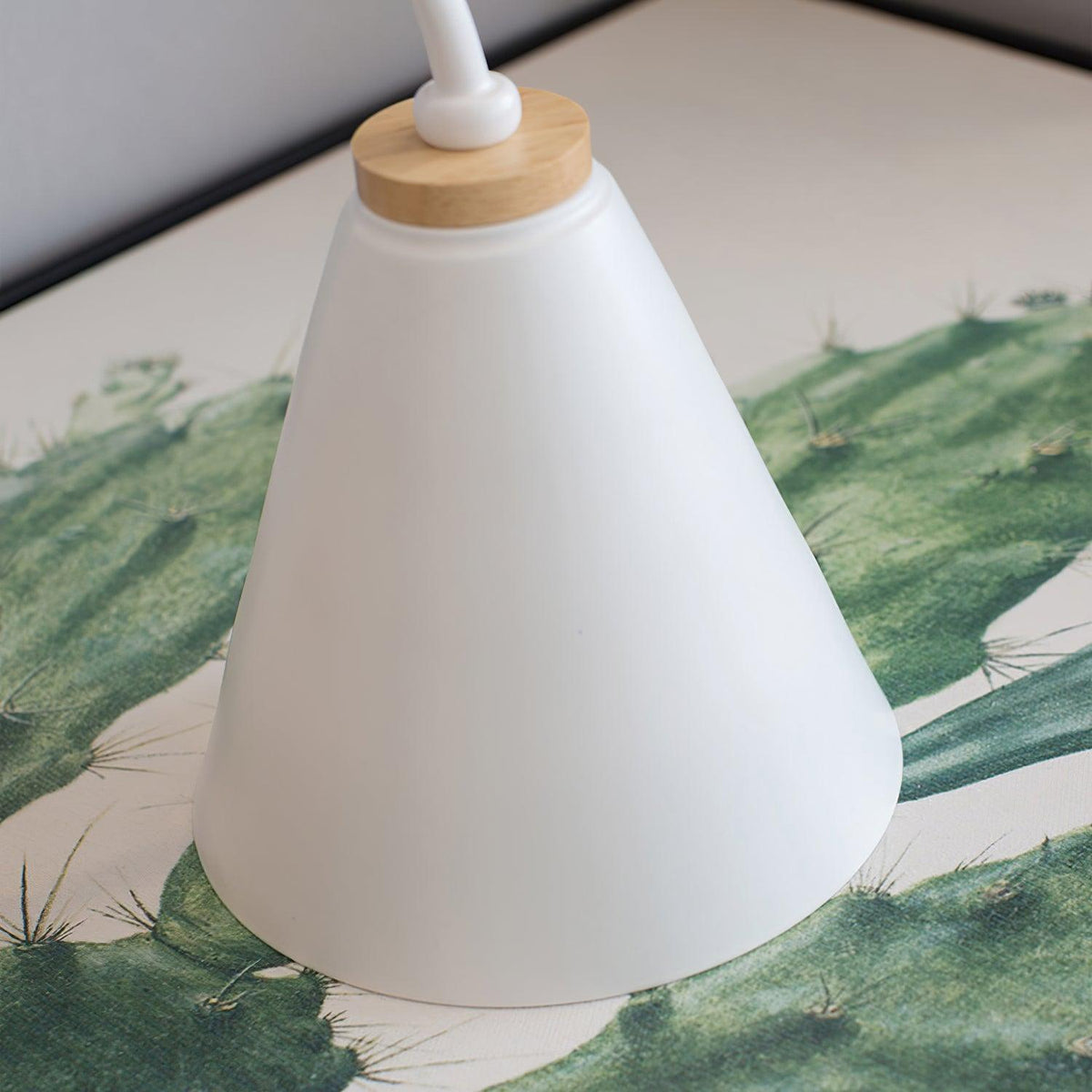 Ravegor Nordic Wood Wall Lamp