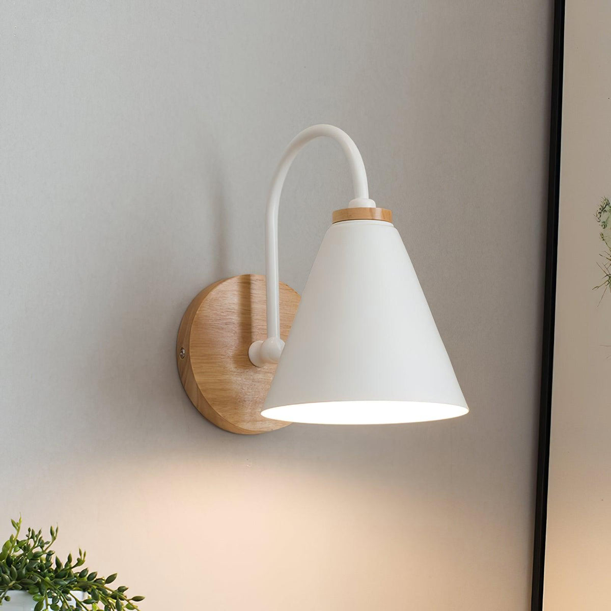 Ravegor Nordic Wood Wall Lamp