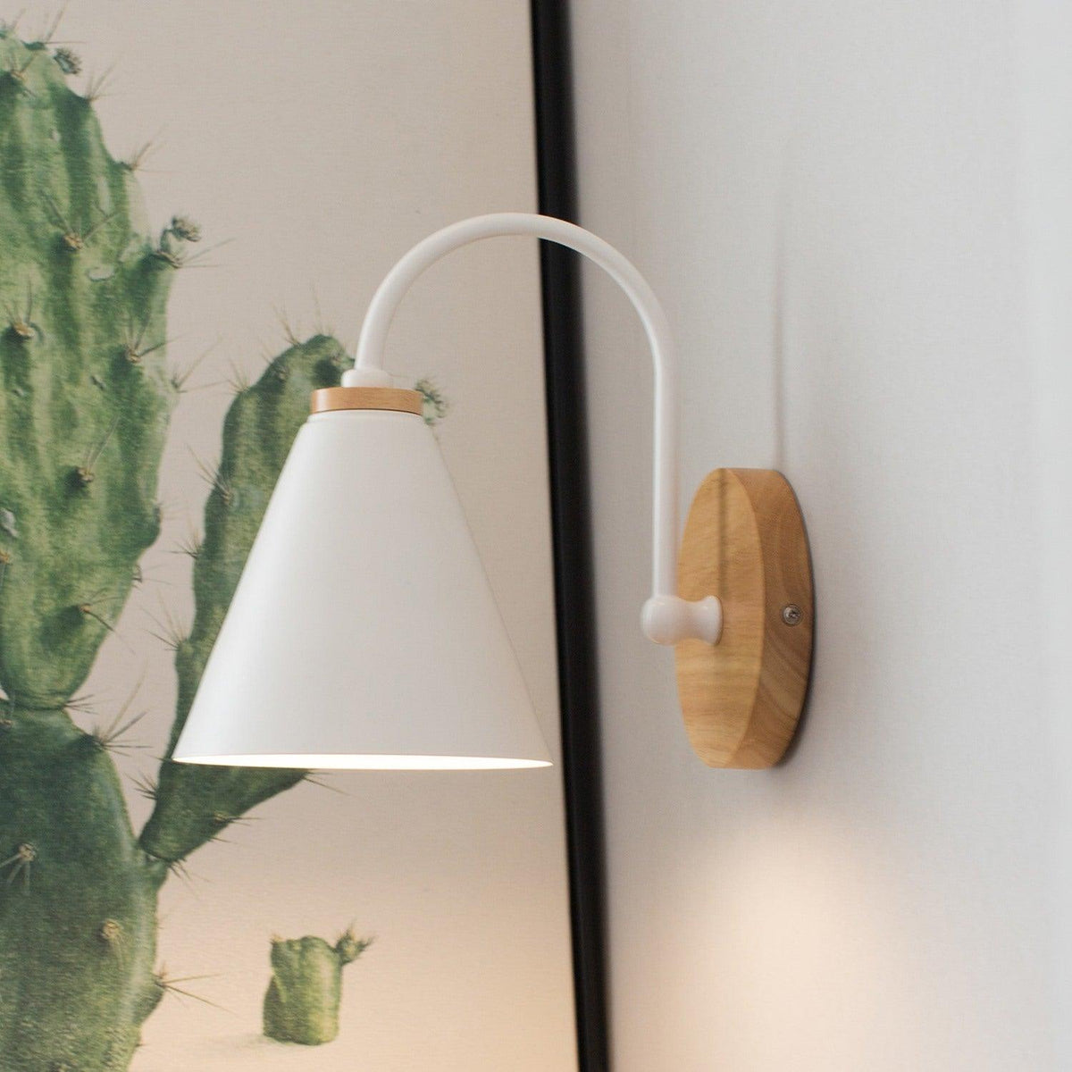Ravegor Nordic Wood Wall Lamp