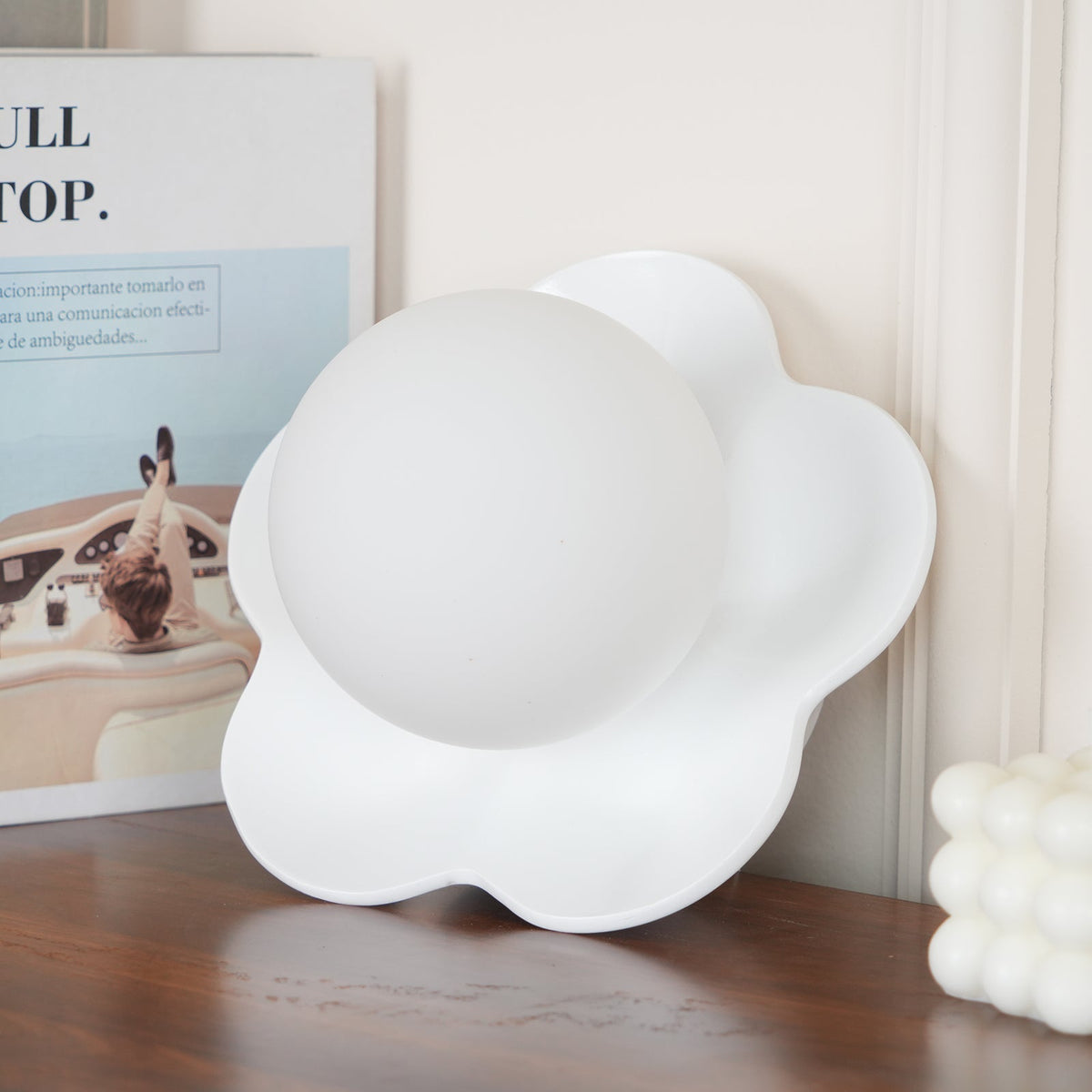 Petalia  Wall Lamp