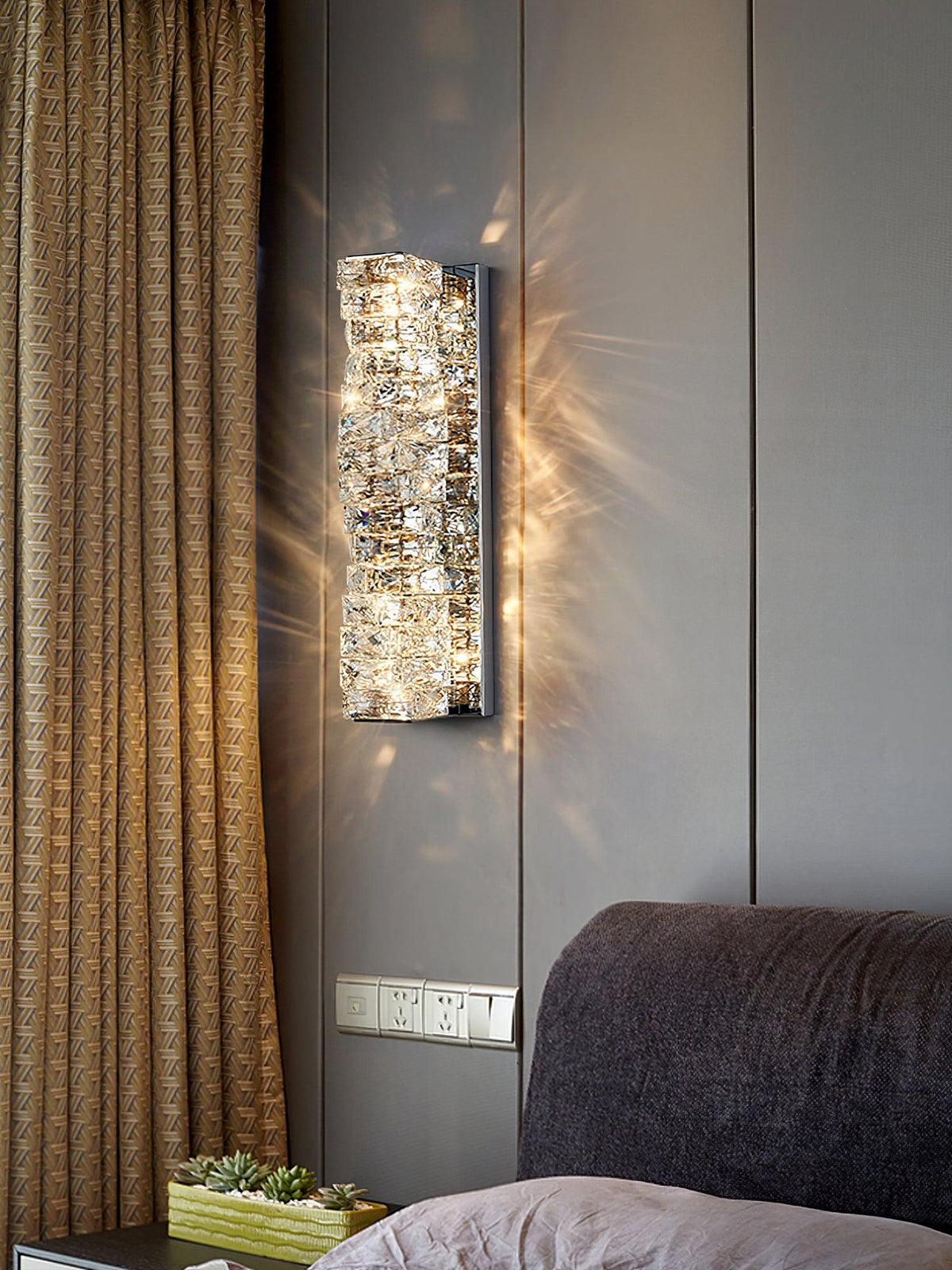 Ilvelia Postmodern Luxury Crystal Wall Light