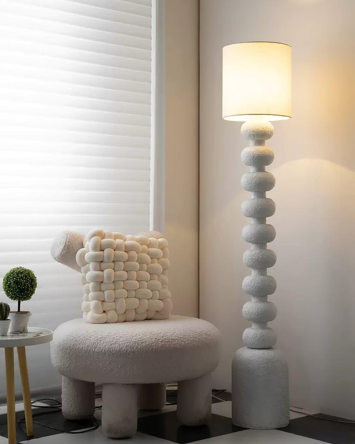 Selalelia Floor Lamp