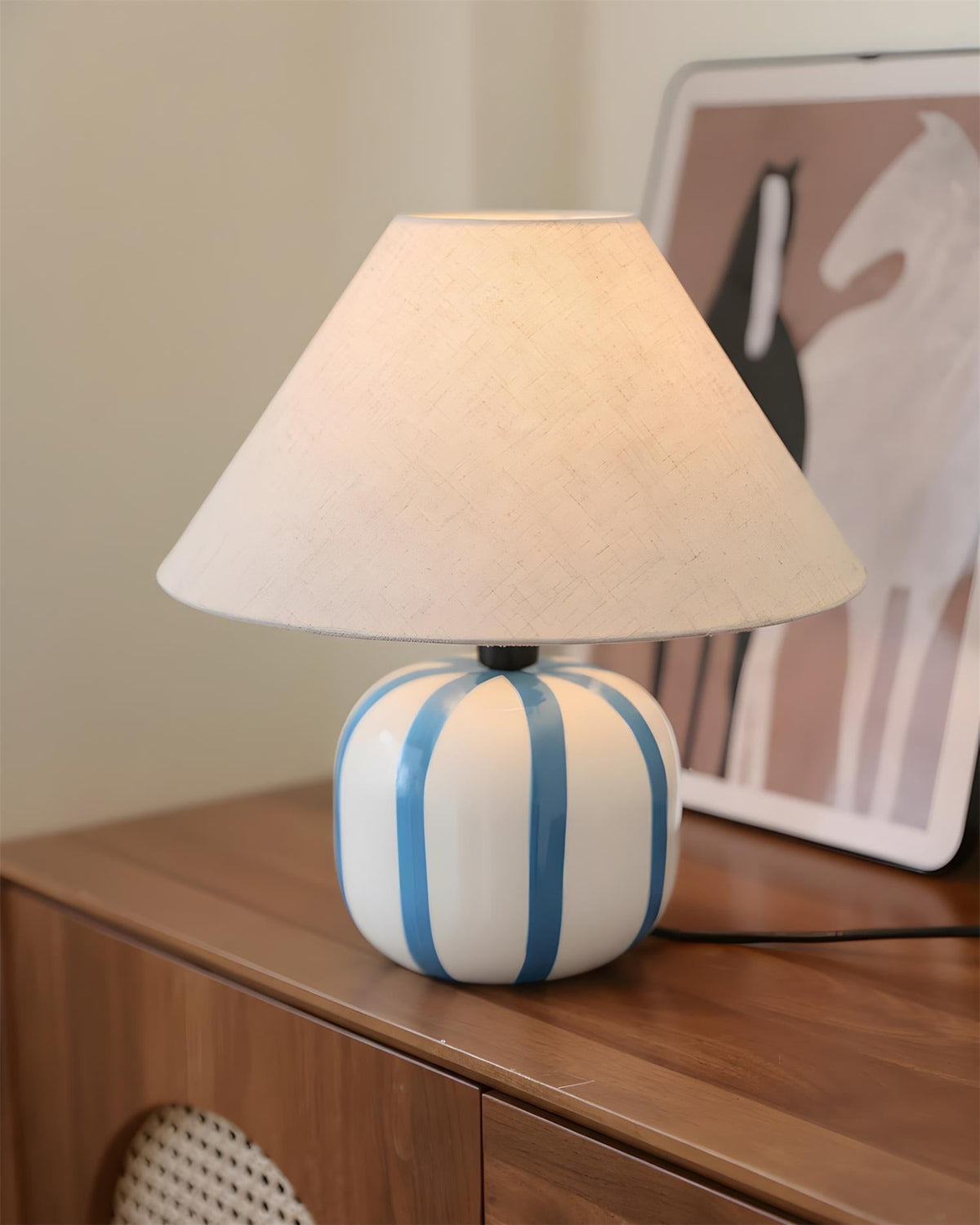 Avenalielle Bliss Table Lamp