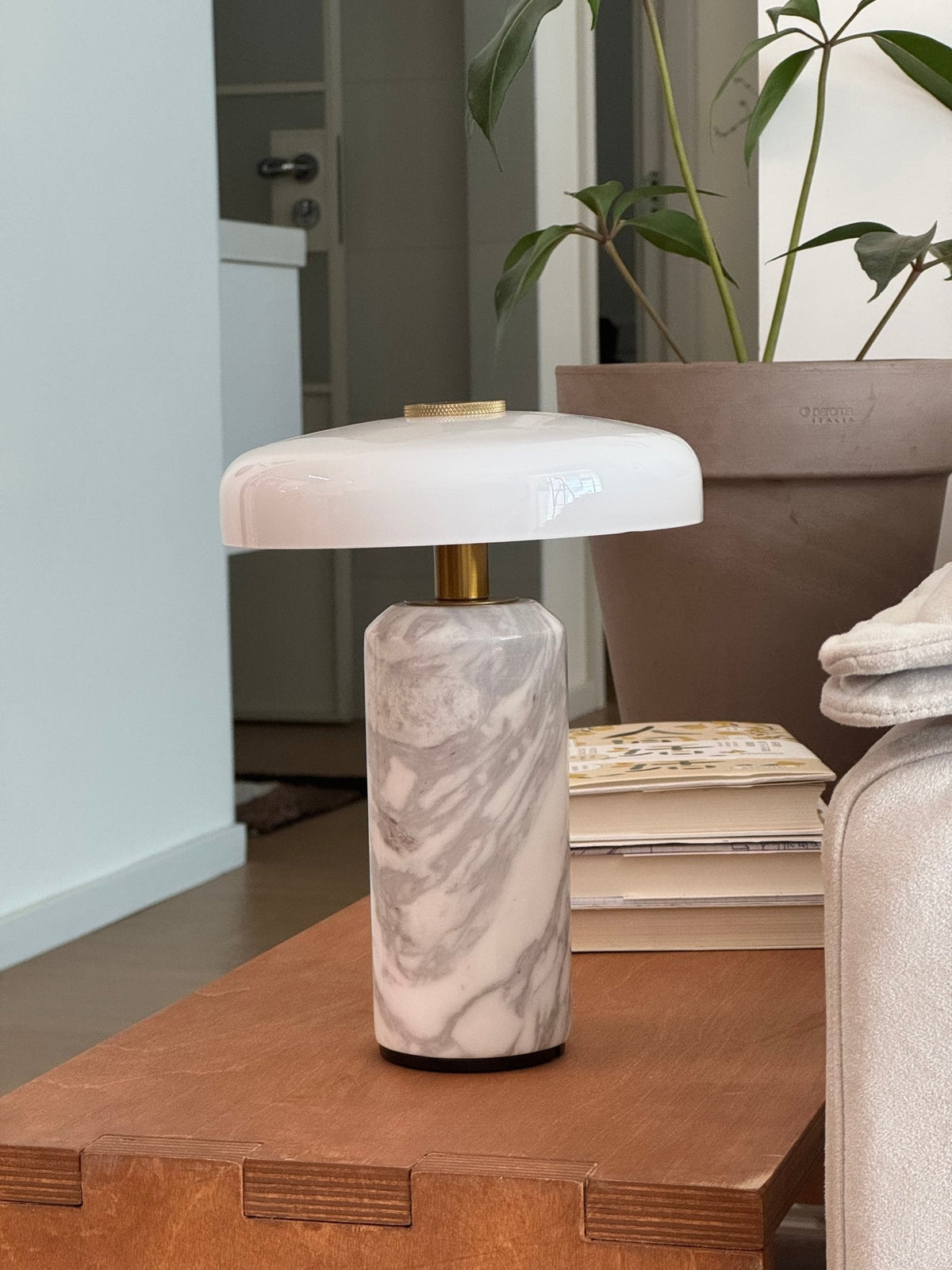 Ryvek Modern Marble Table Lamp