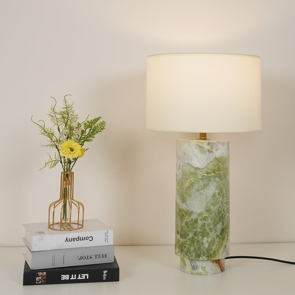 Viraelella Table Lamp