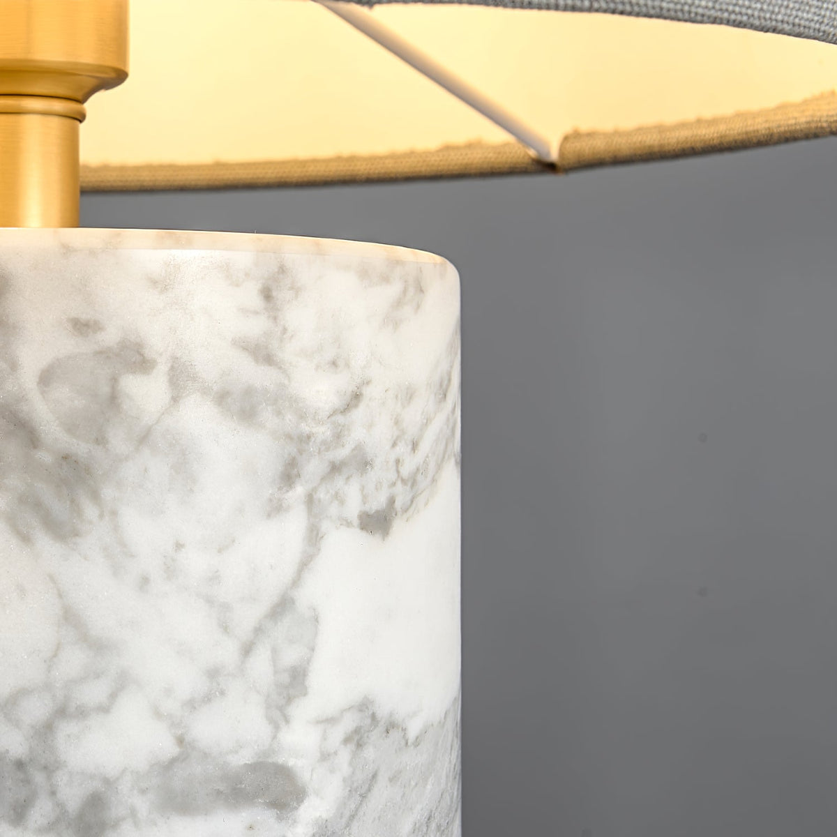 Viraelella Table Lamp