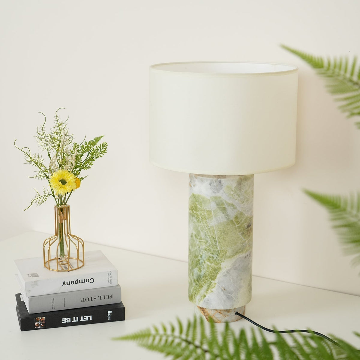 Viraelella Table Lamp