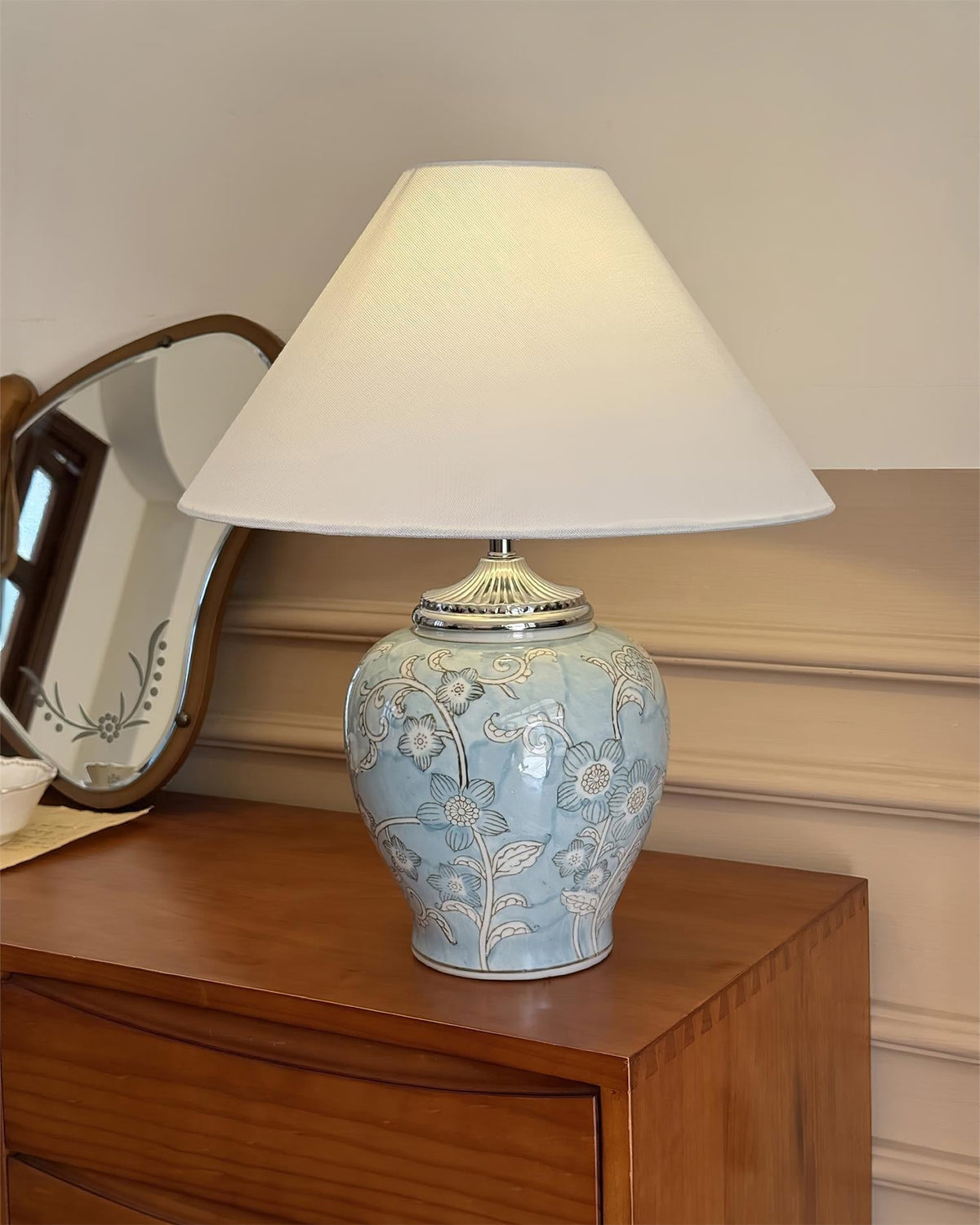 Viraarira Table Lamp