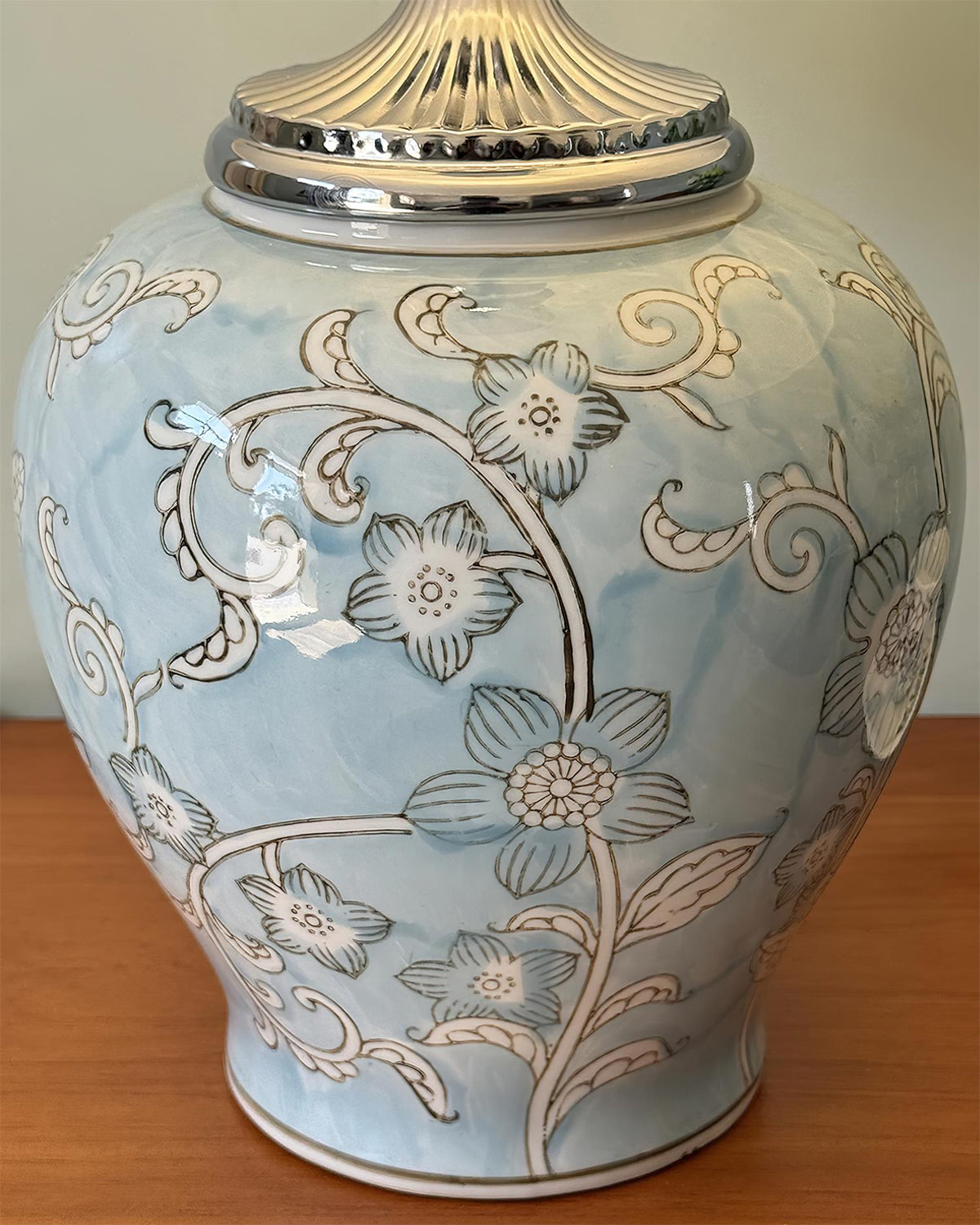 Viraarira Table Lamp