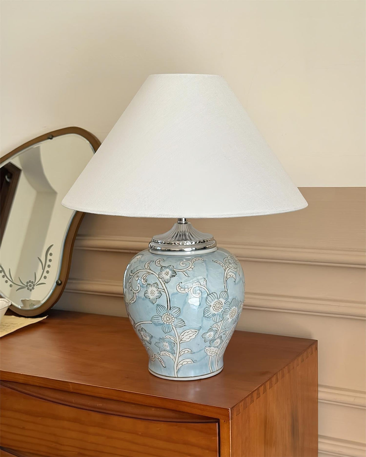 Viraarira Table Lamp