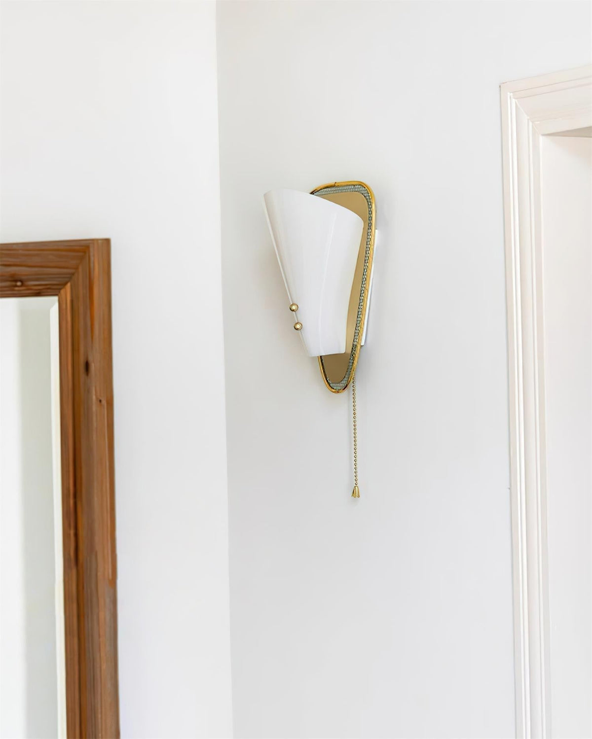 Marzio Sleek Sculptural Wall Lamp