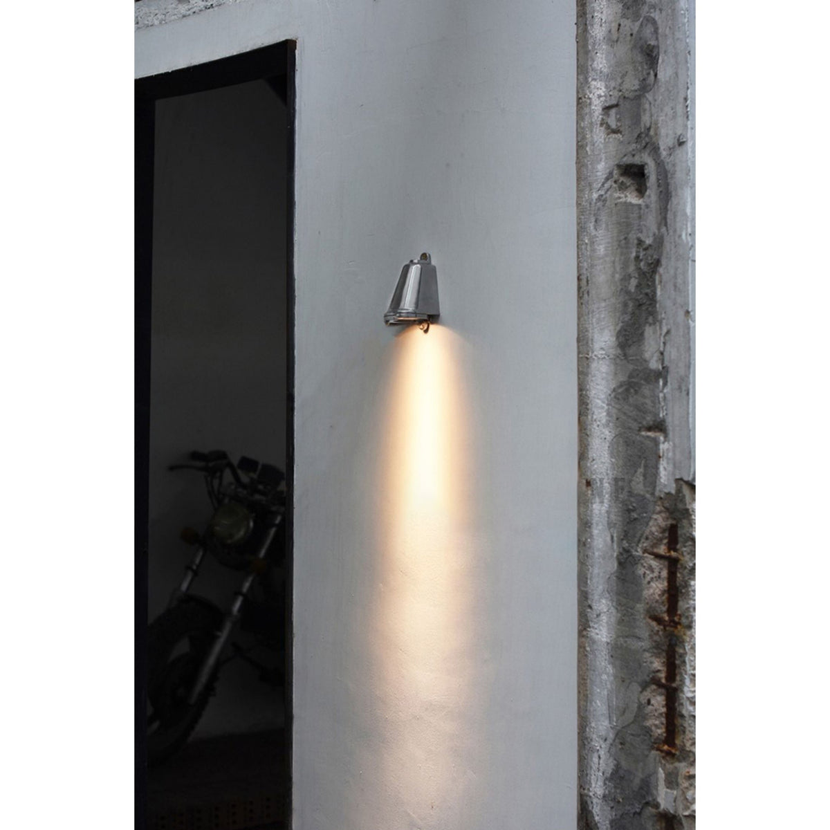 Calinina Vintage Minimalist Wall Lamp