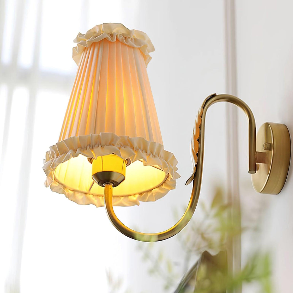 Mcveigh Refined Vintage Gold Finish Wall Lamp