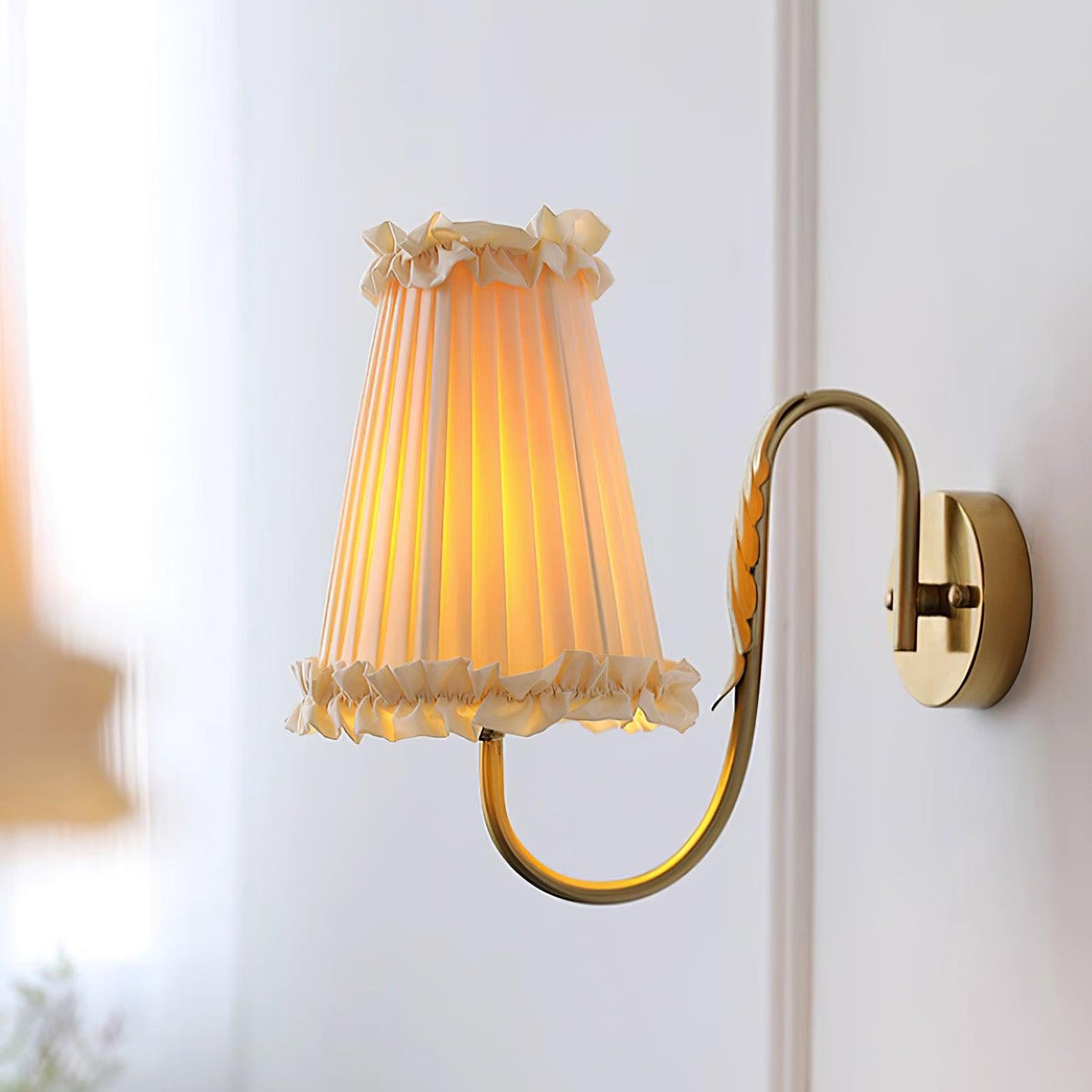 Mcveigh Refined Vintage Gold Finish Wall Lamp