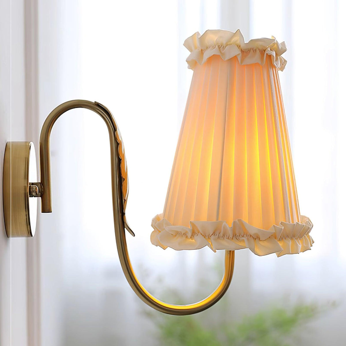 Mcveigh Refined Vintage Gold Finish Wall Lamp