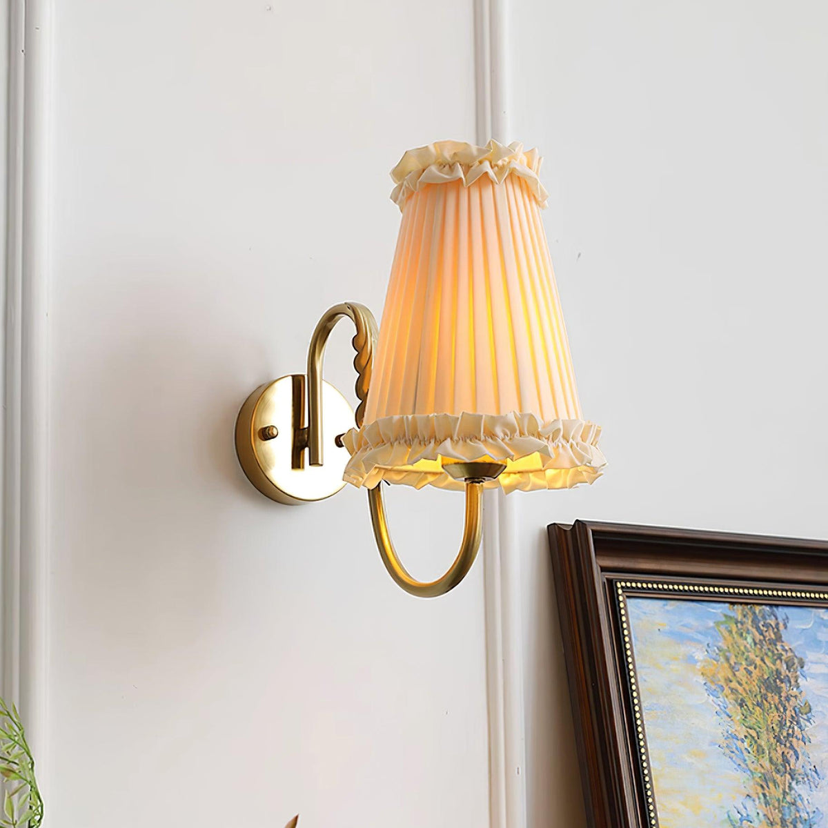 Mcveigh Refined Vintage Gold Finish Wall Lamp