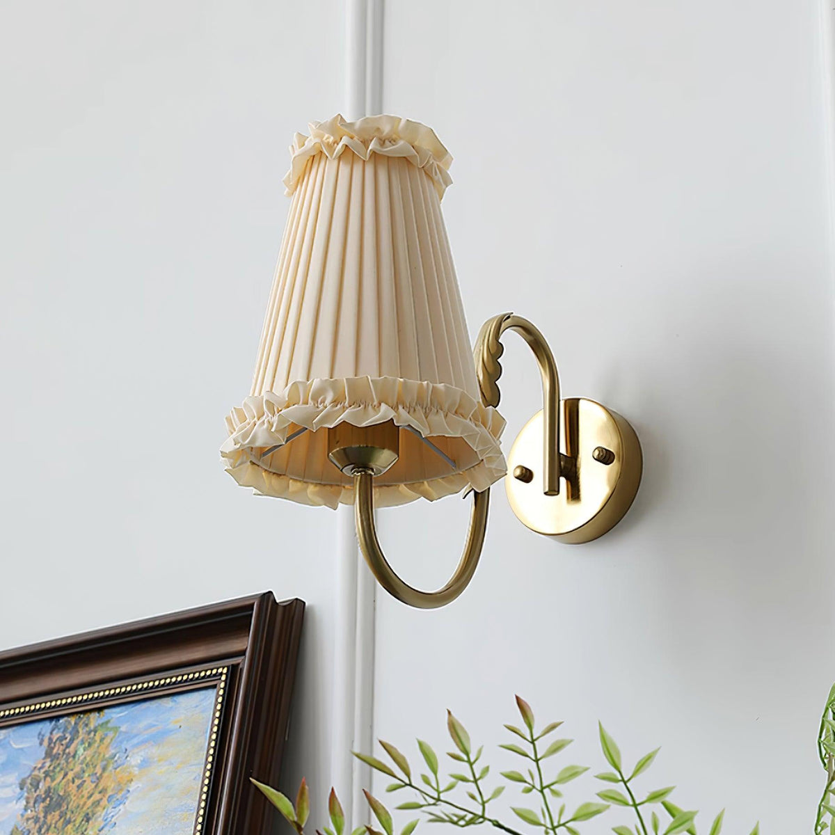 Mcveigh Refined Vintage Gold Finish Wall Lamp