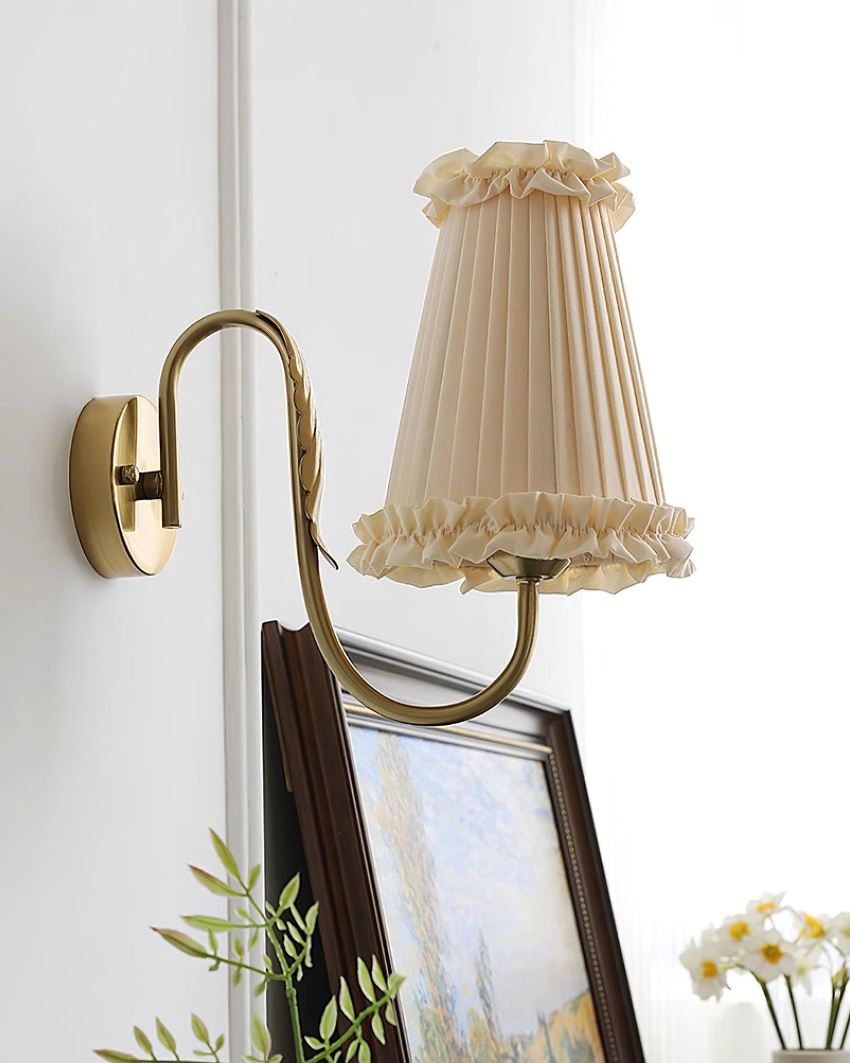 Mcveigh Refined Vintage Gold Finish Wall Lamp
