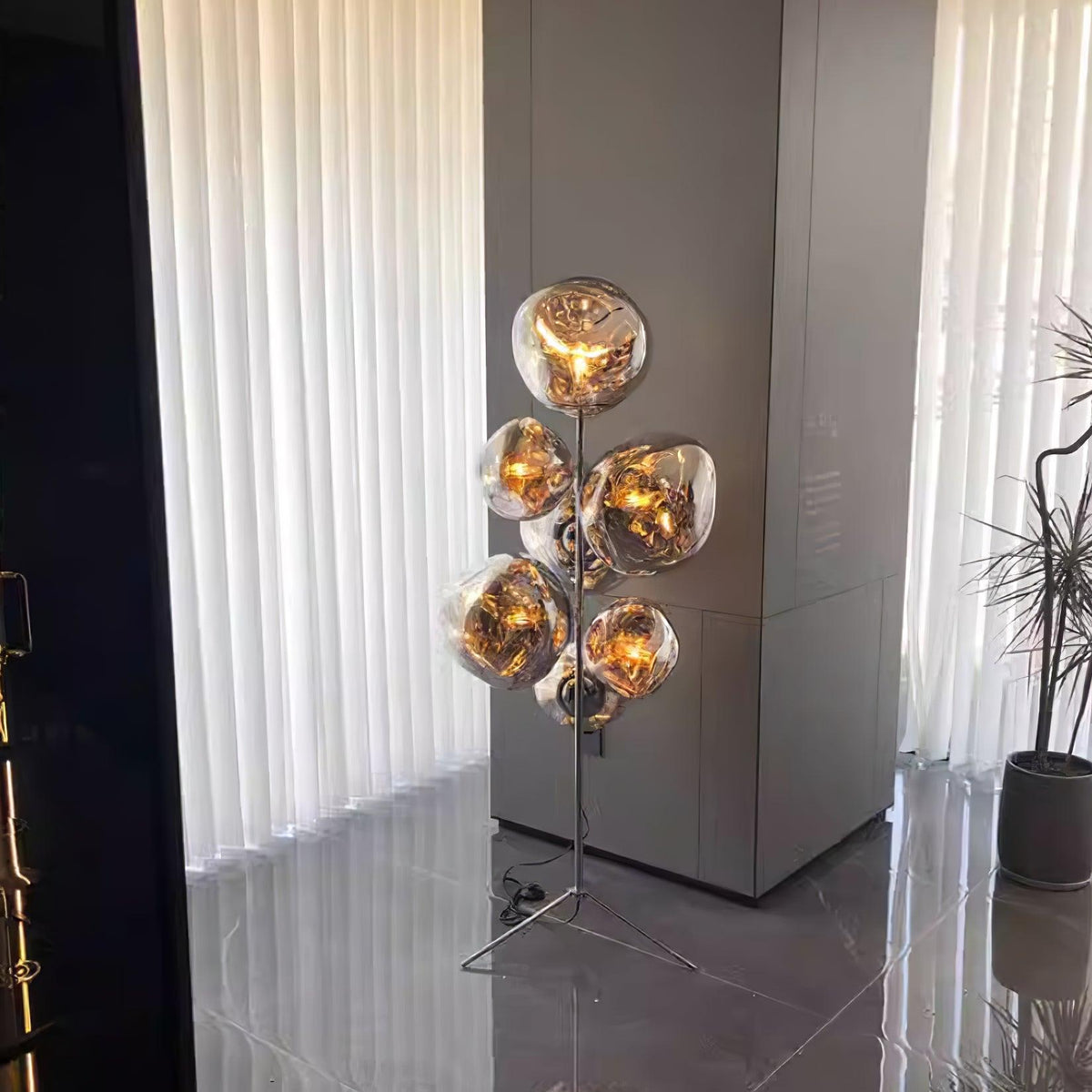 Calalielle Floor Lamp
