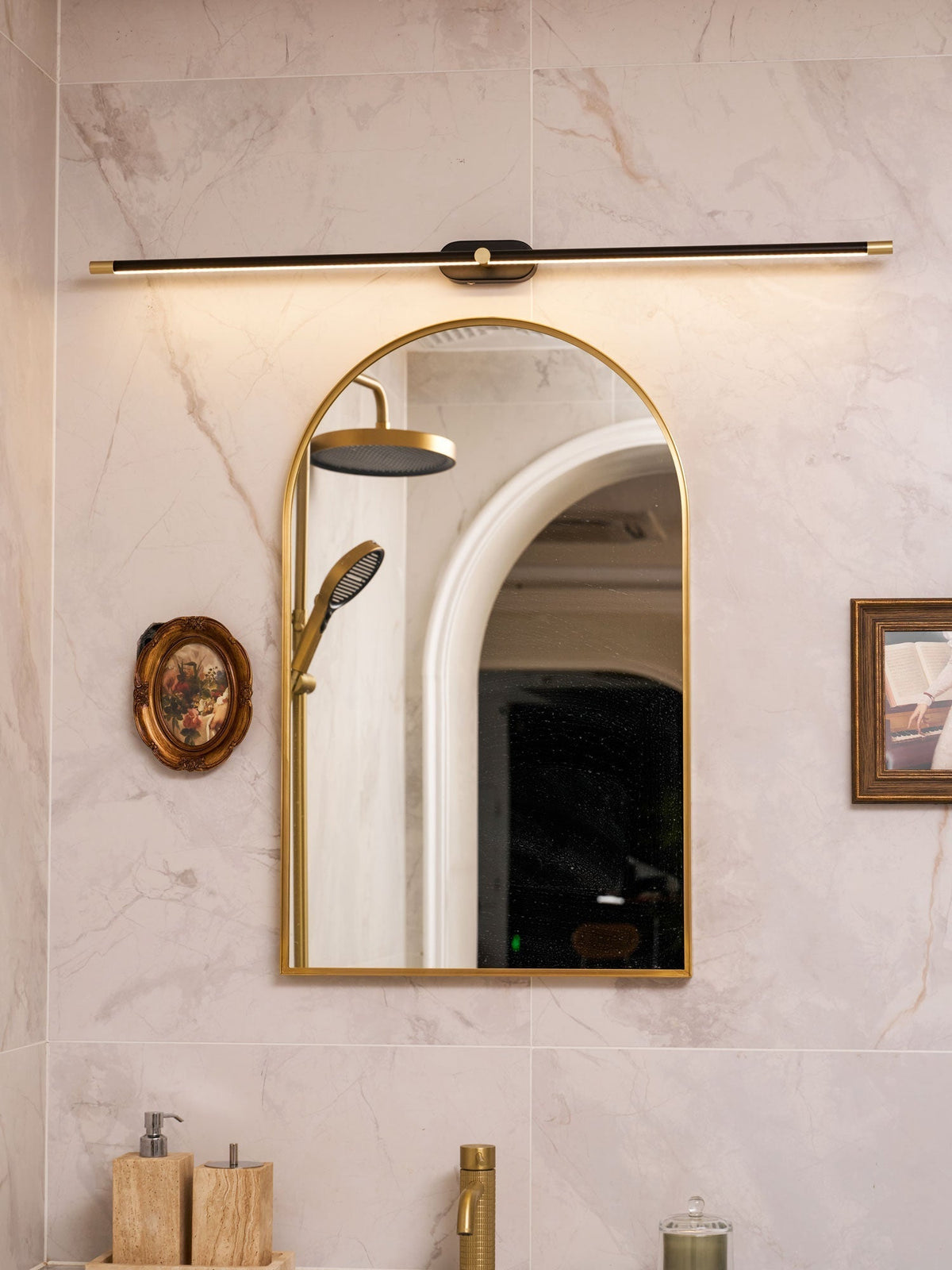 Viraaielle Wall Lamp