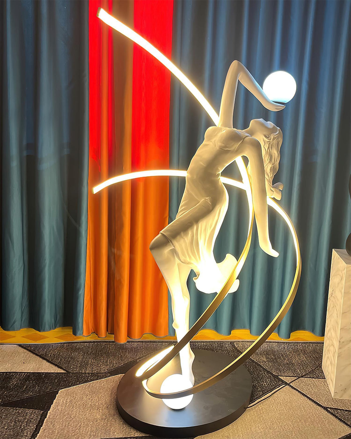 Velalielle Floor Lamp