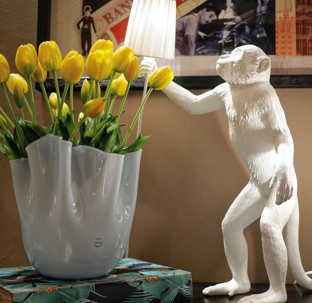 Velaeria Table Lamp