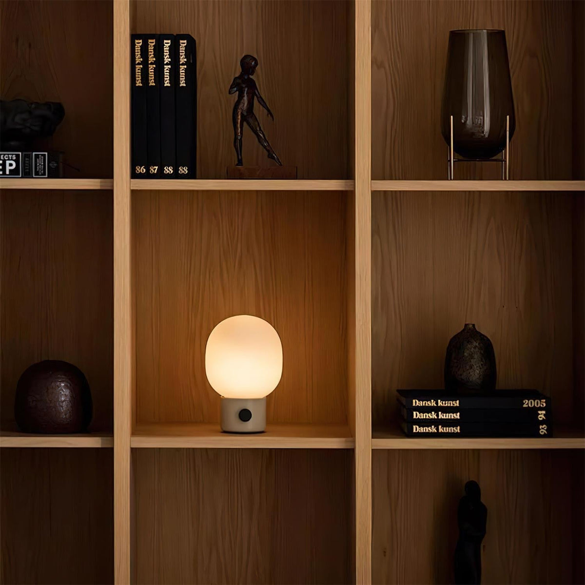 Velaaya Table Lamp