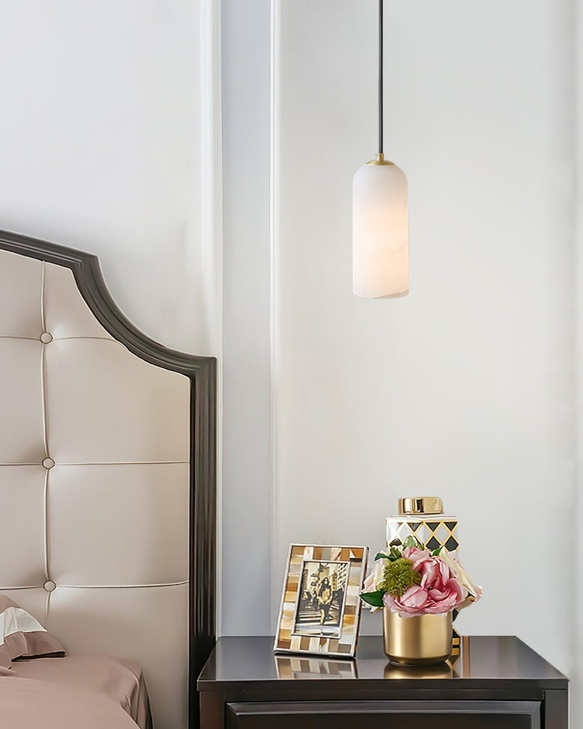 Nivenira Cylindrical Alabaster Pendant Light