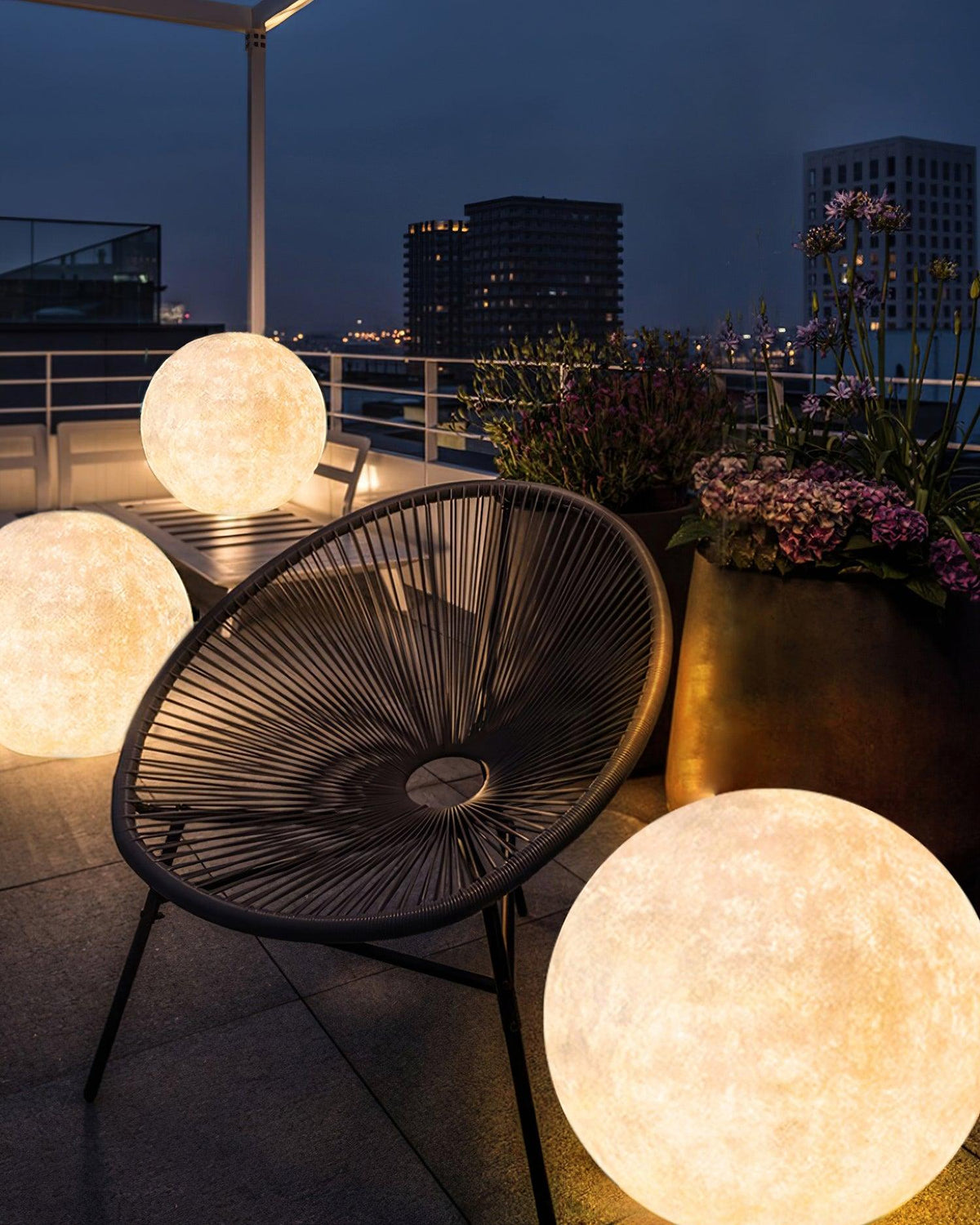 Calalina Outdoor Light
