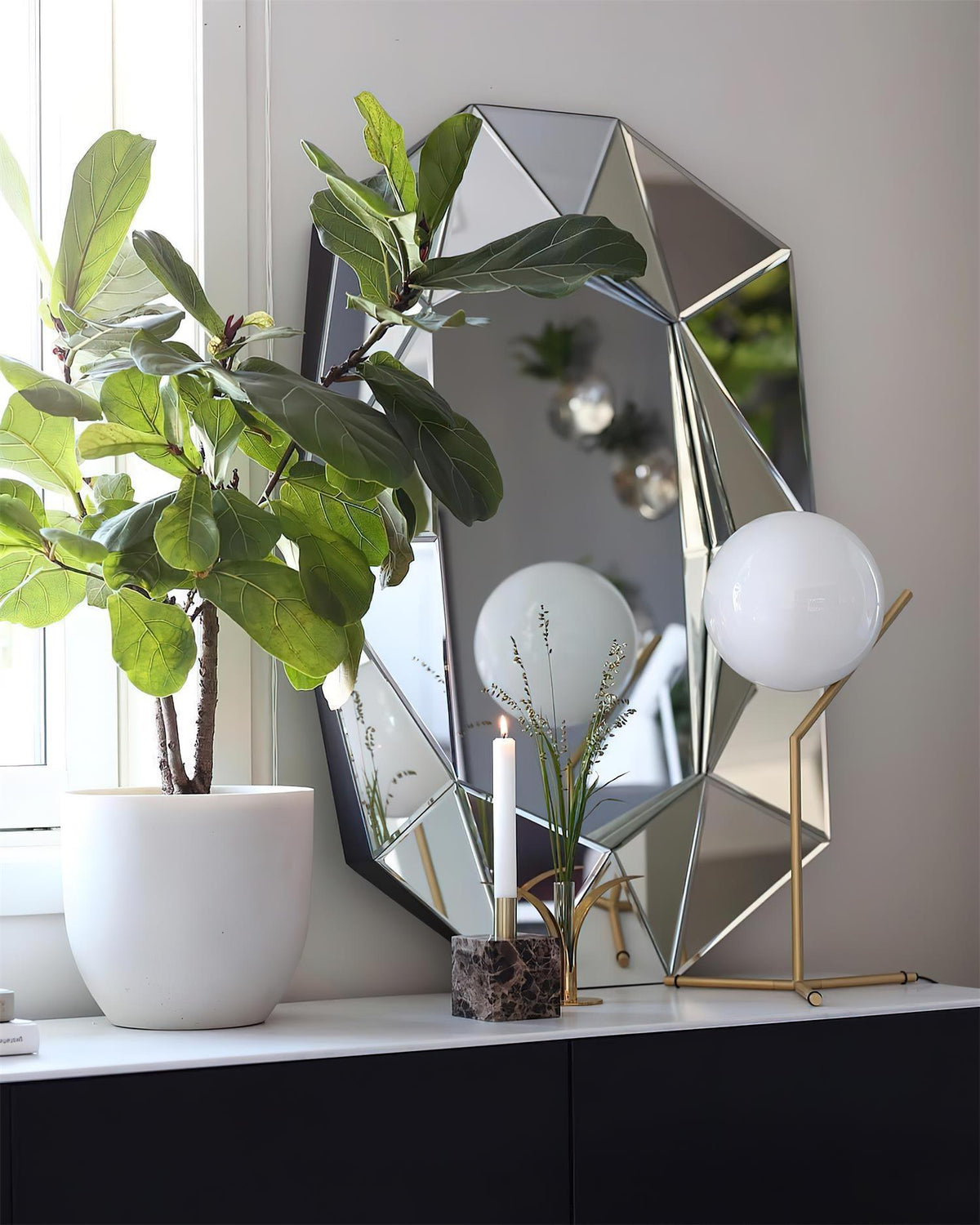 Velirelia Table Lamp