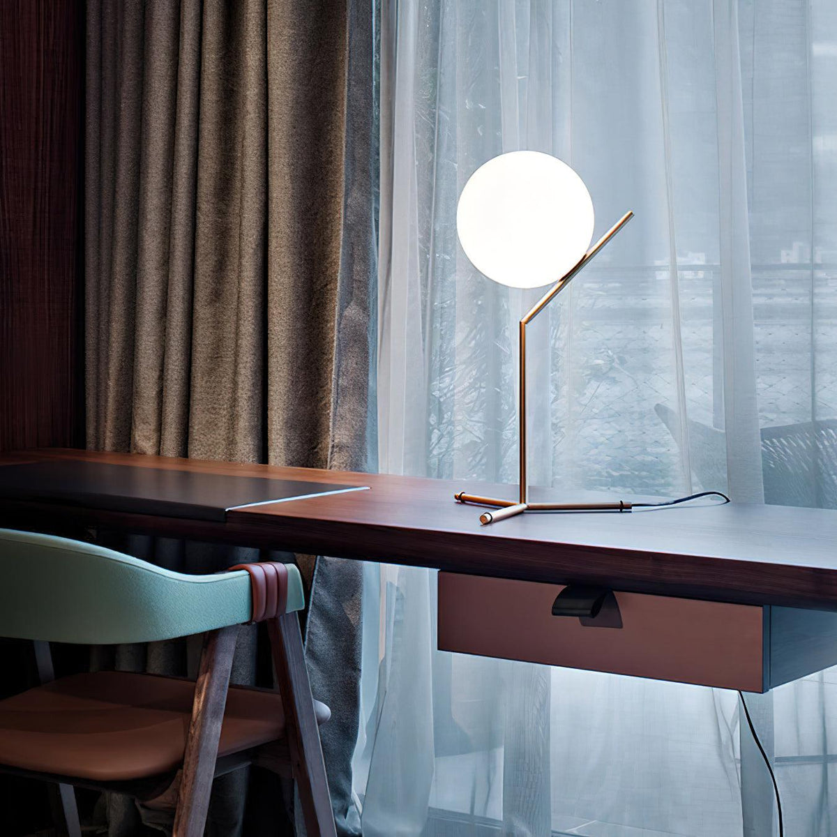 Velirelia Table Lamp