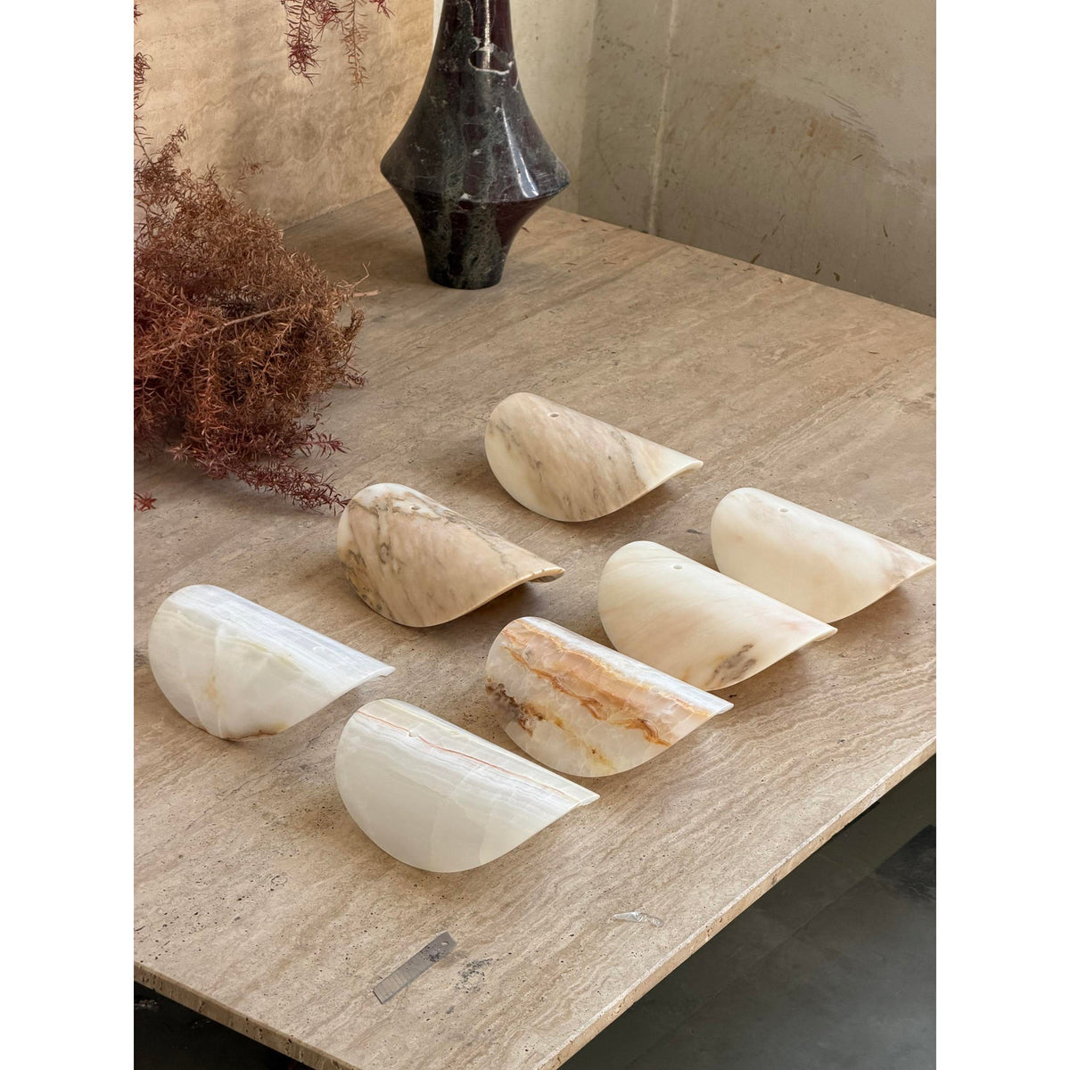 Oreliniella Curved Onyx Wall Light