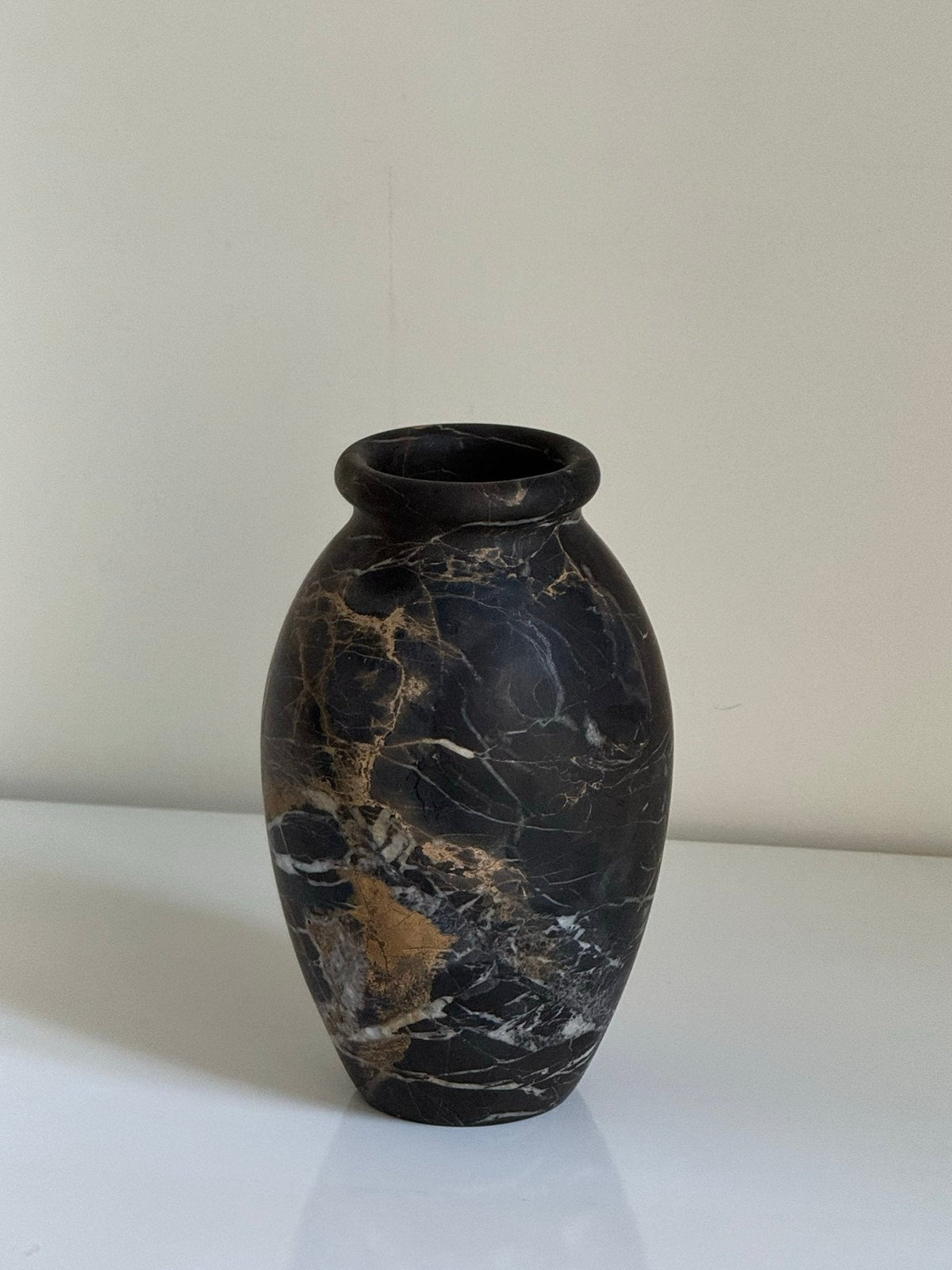 Noir Vein Stone Vase