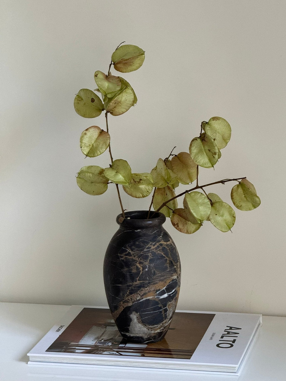Noir Vein Stone Vase