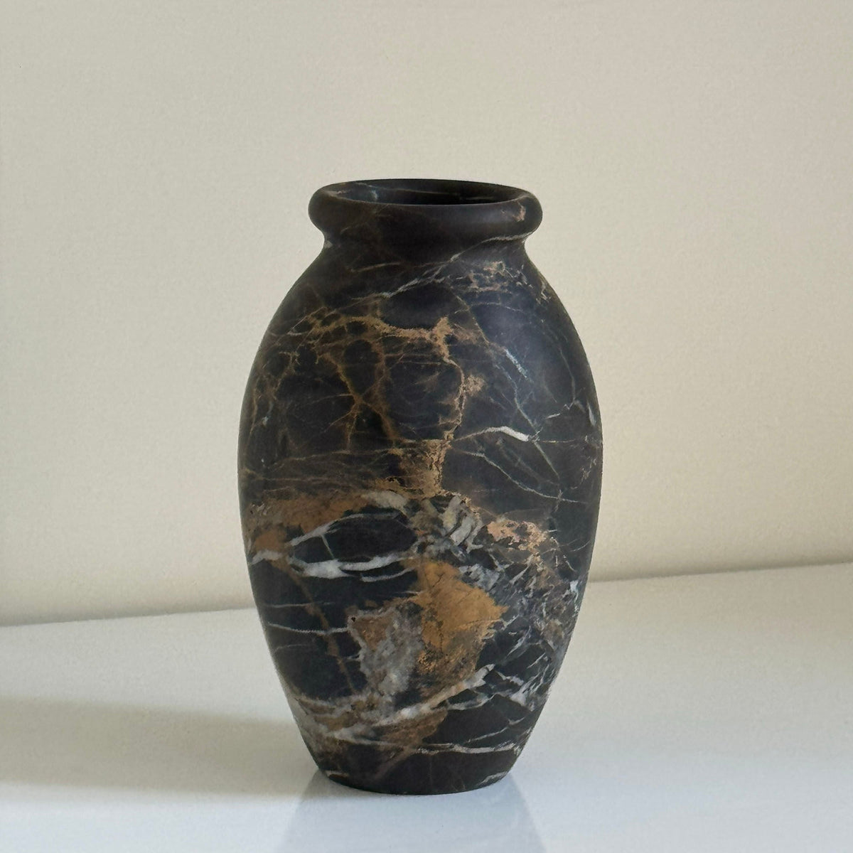 Noir Vein Stone Vase