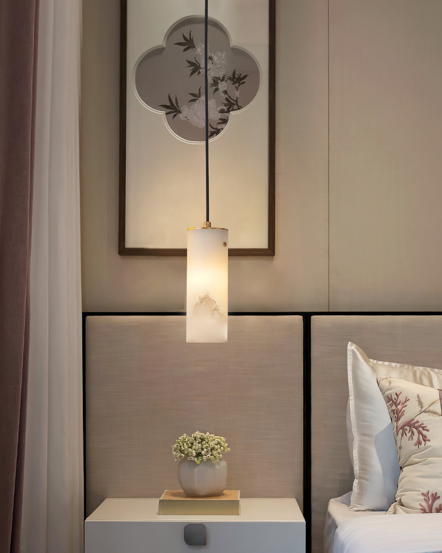 Lyvina Vertical Alabaster Pendant Light