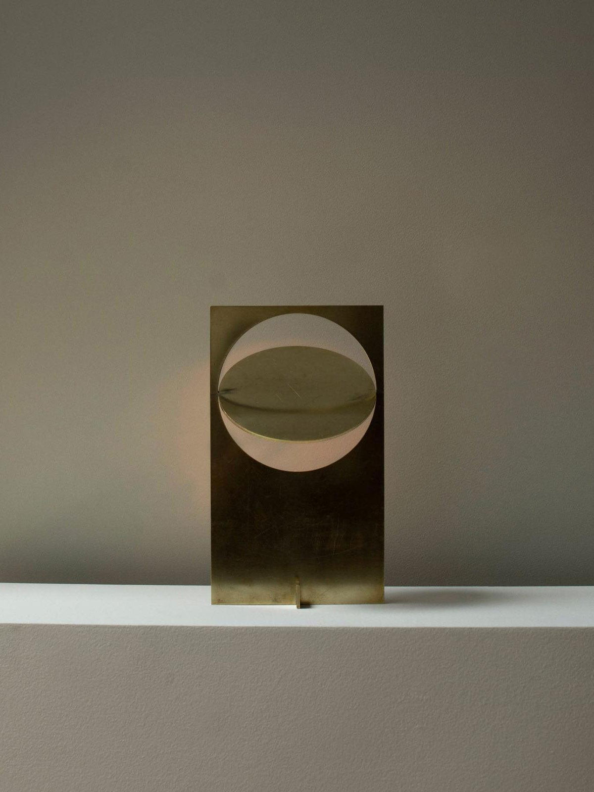 Terieriella Rotating Disc Table Lamp