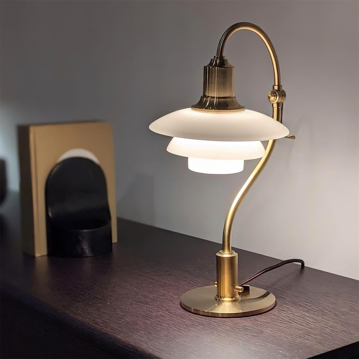 Viraanelia Table Lamp