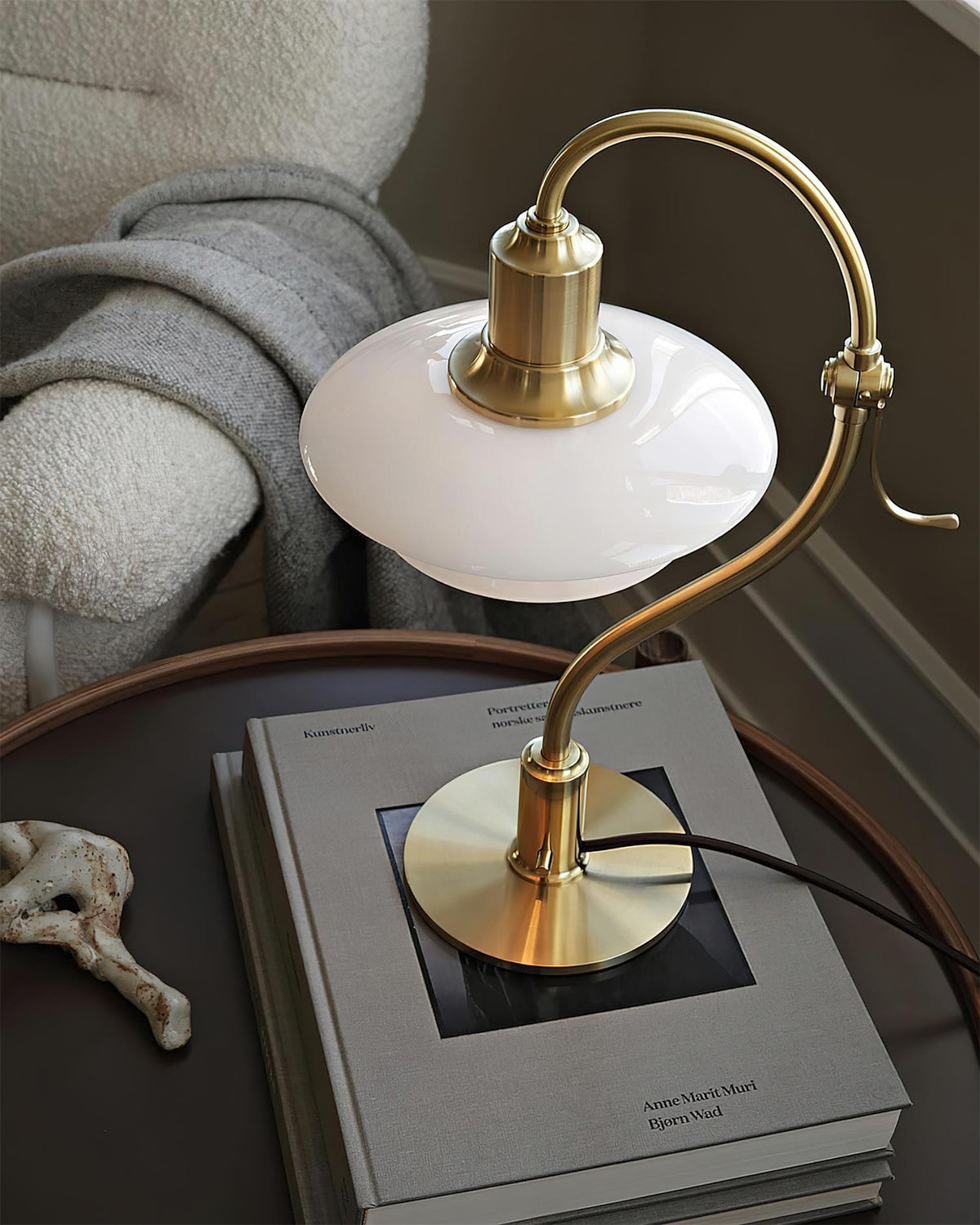 Viraanelia Table Lamp
