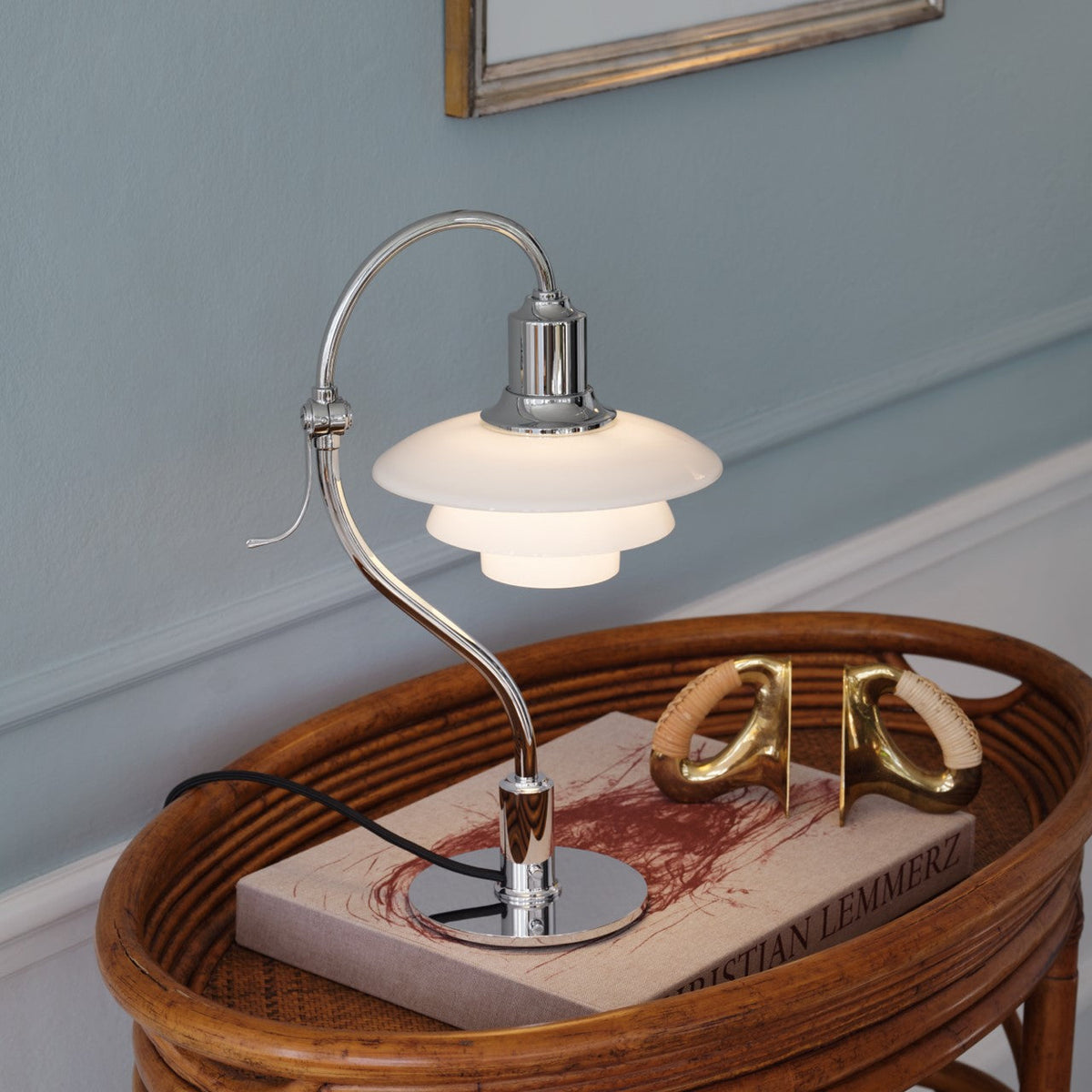 Viraanelia Table Lamp