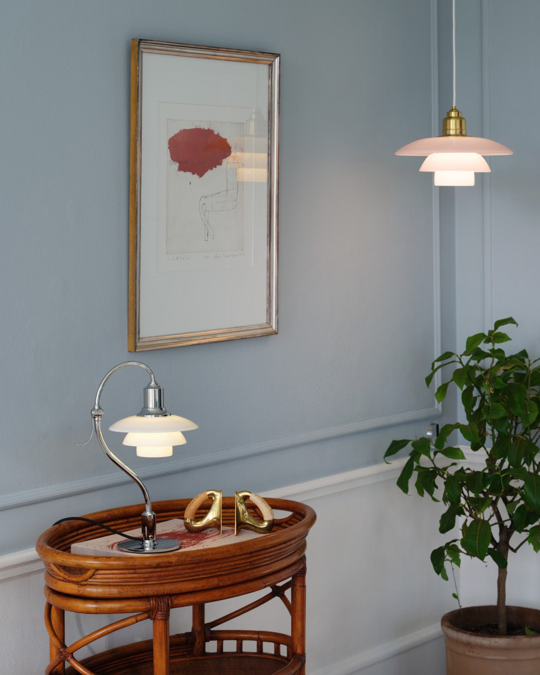 Viraanelia Table Lamp