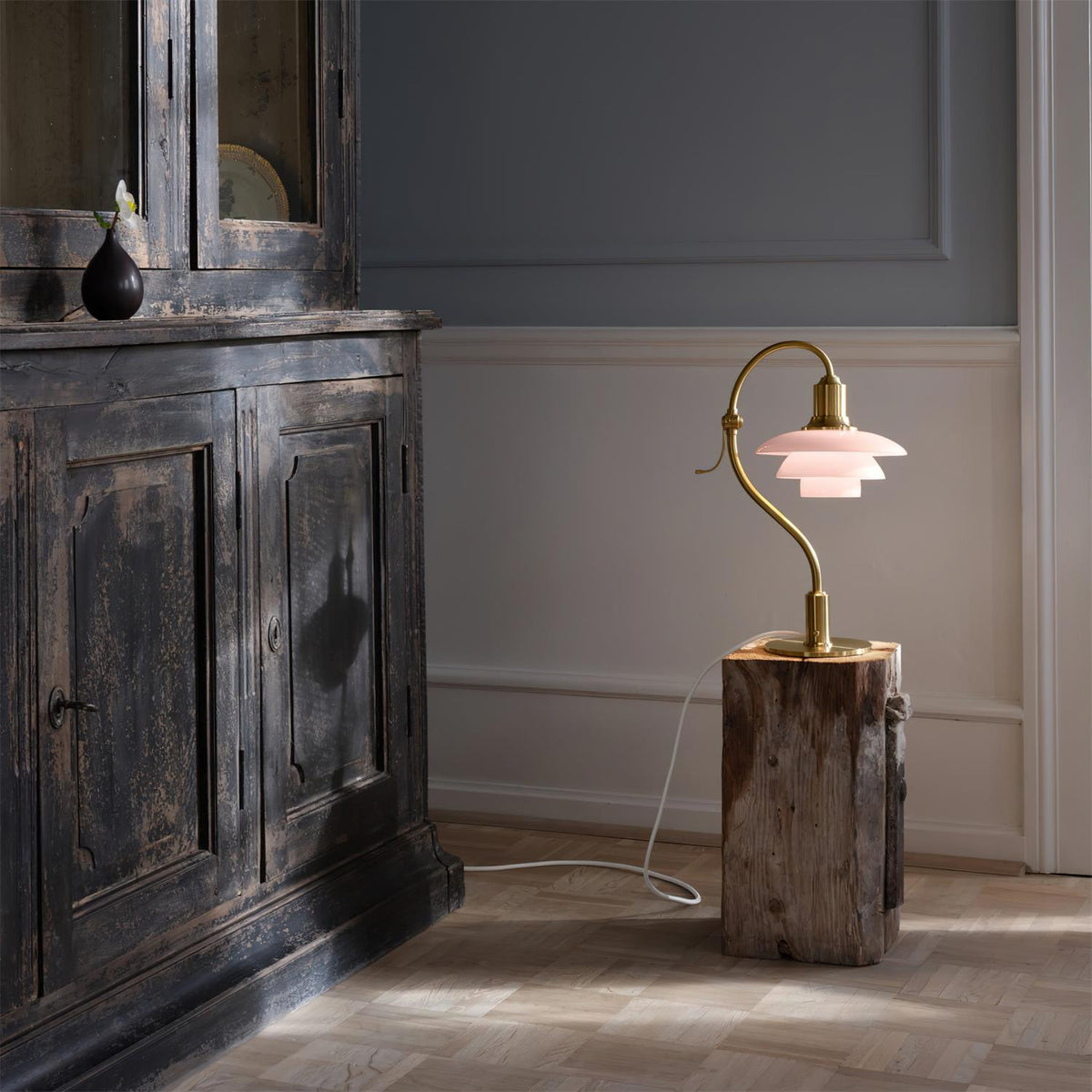 Viraanelia Table Lamp