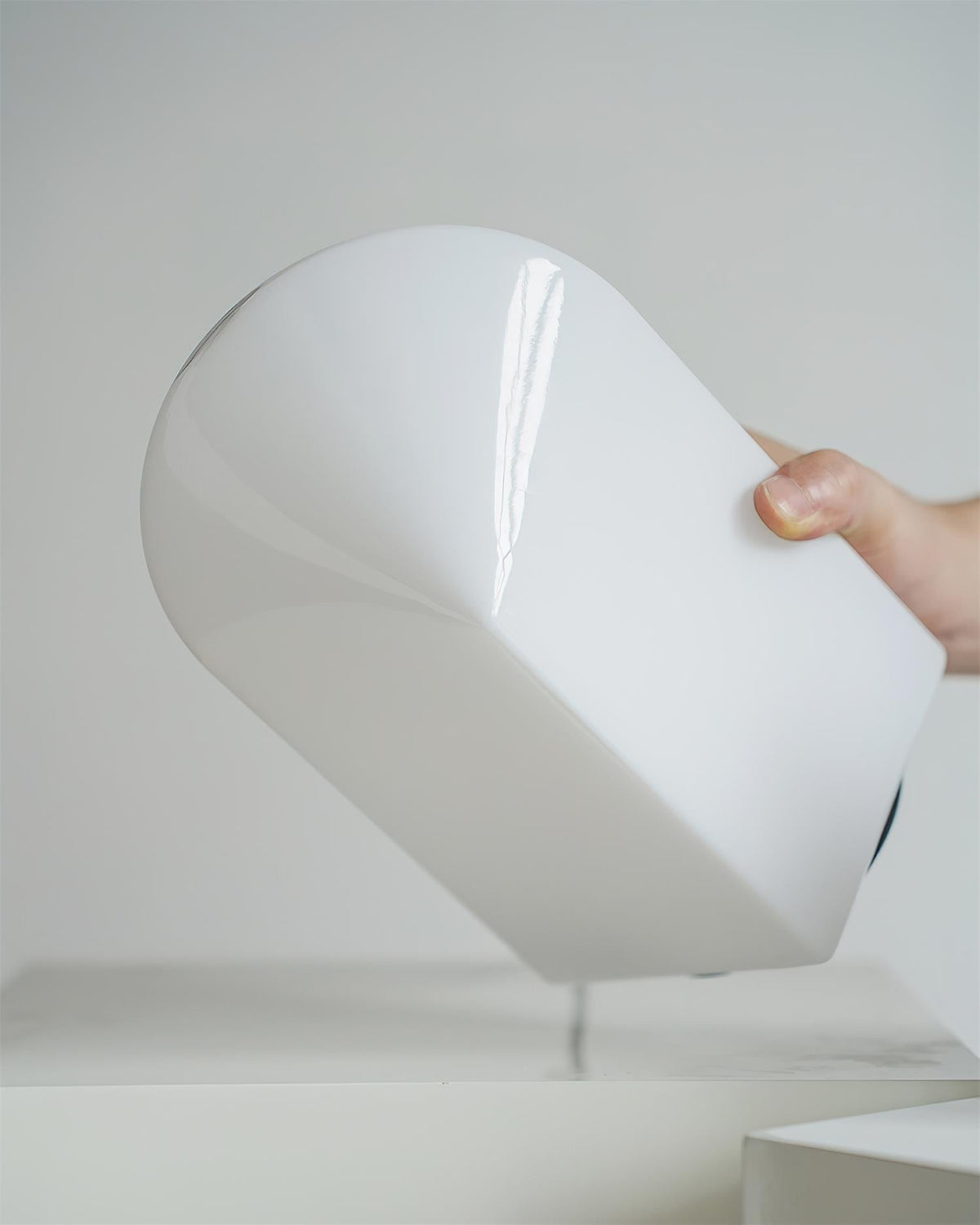 Avenuira Table Lamp