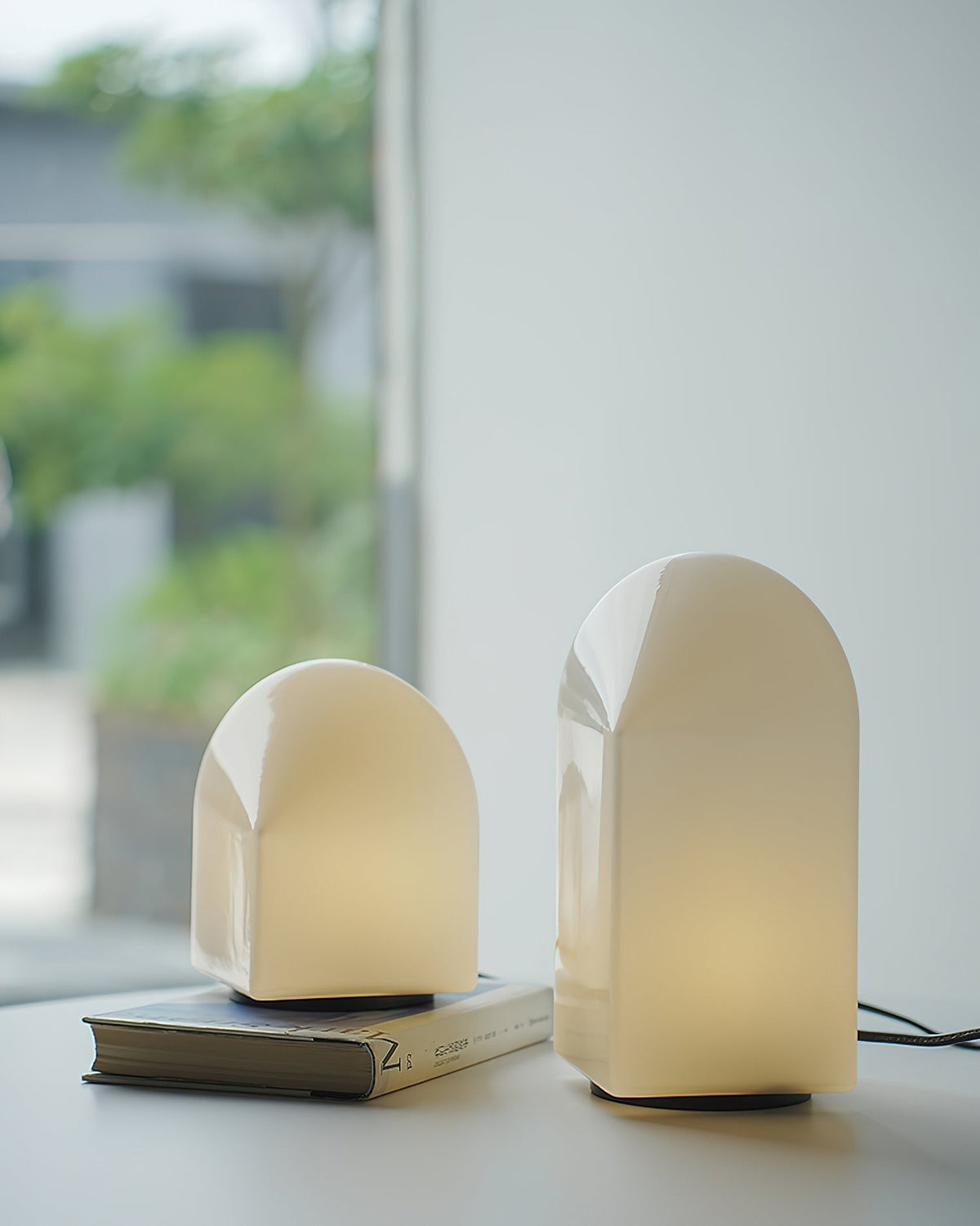Avenuira Table Lamp