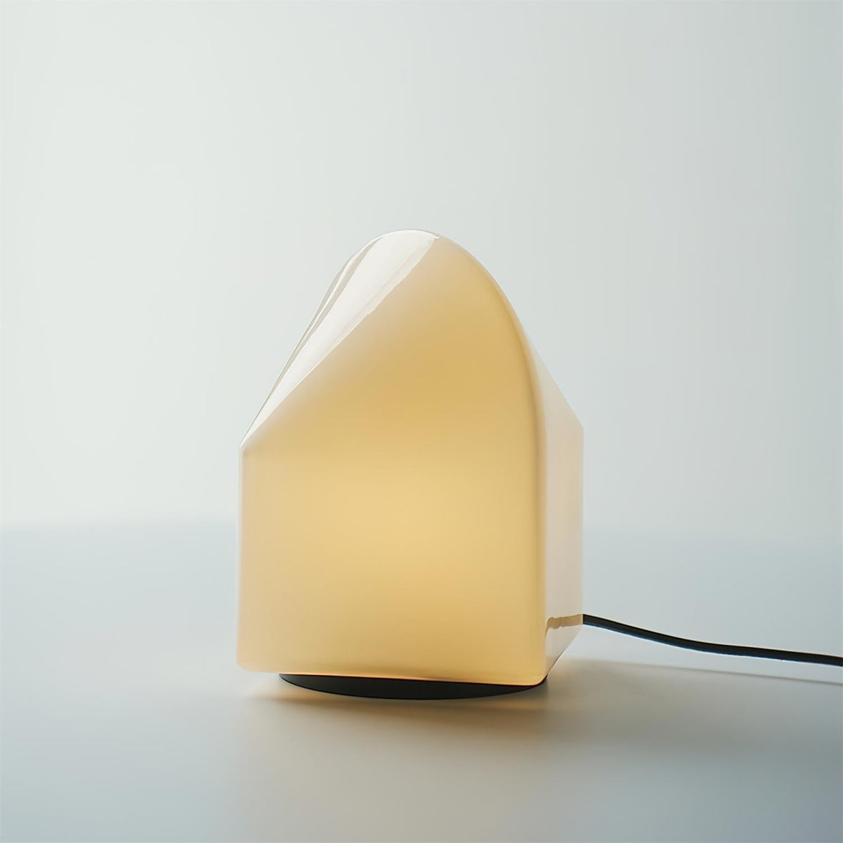 Avenuira Table Lamp