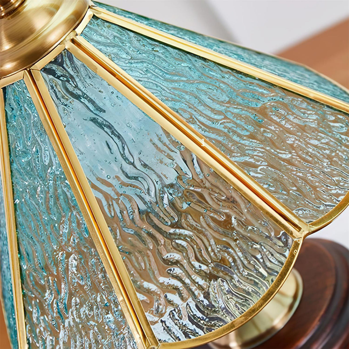 Avenereria Table Lamp