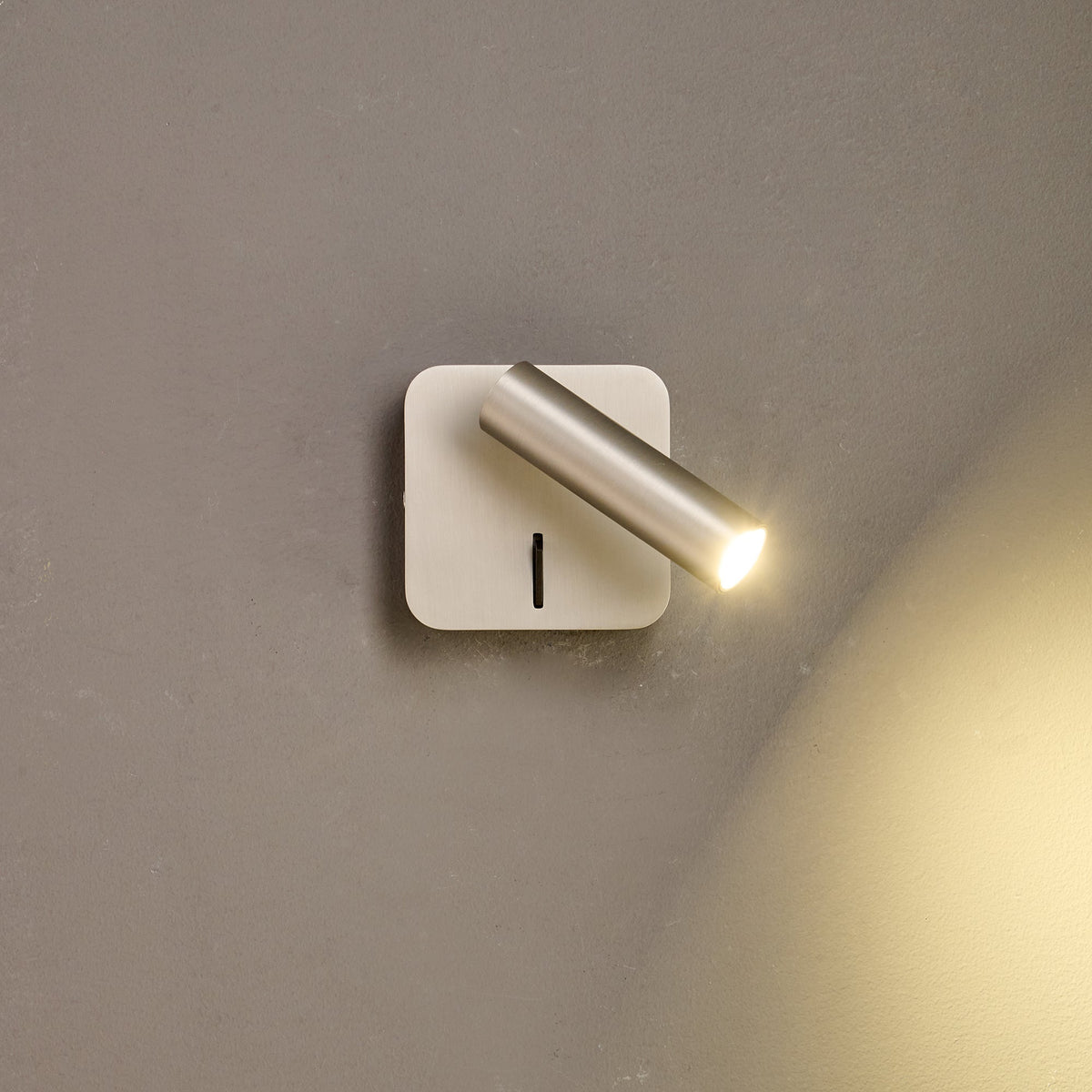 Prea Wall Lamp
